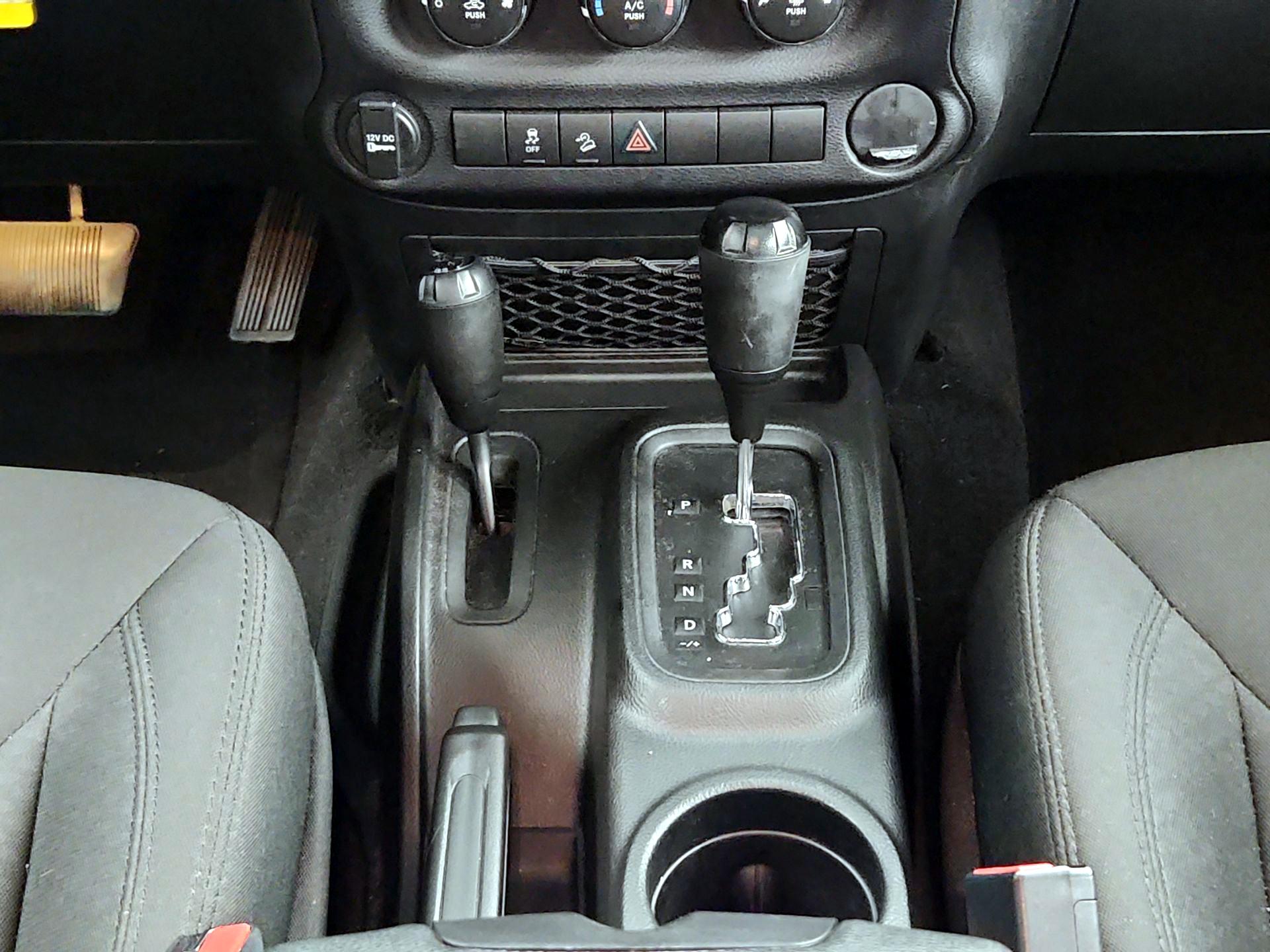 Thumbnail: 2016 Jeep Wrangler - 15