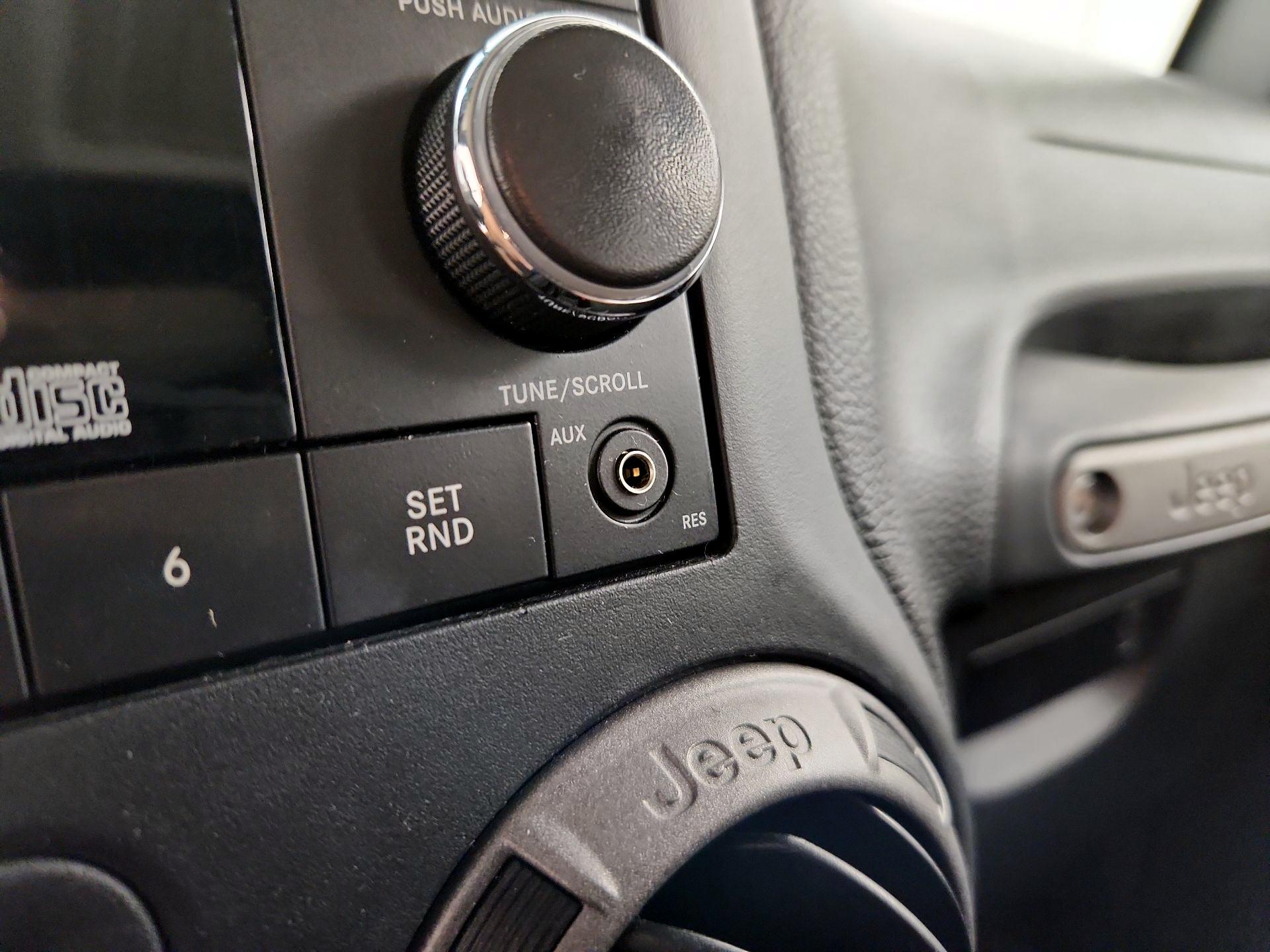 Thumbnail: 2016 Jeep Wrangler - 16