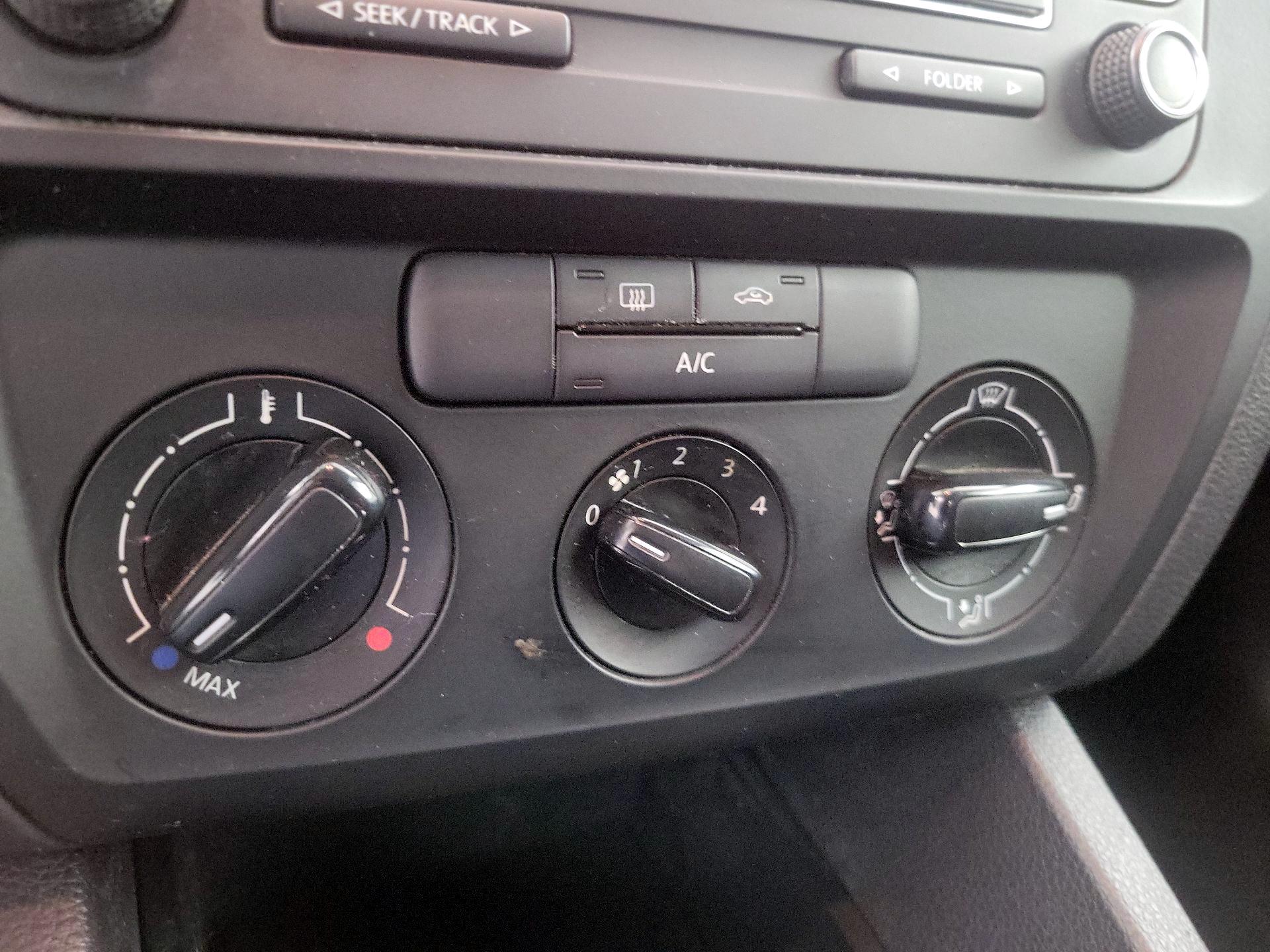 Thumbnail: 2015 Volkswagen Jetta - 14