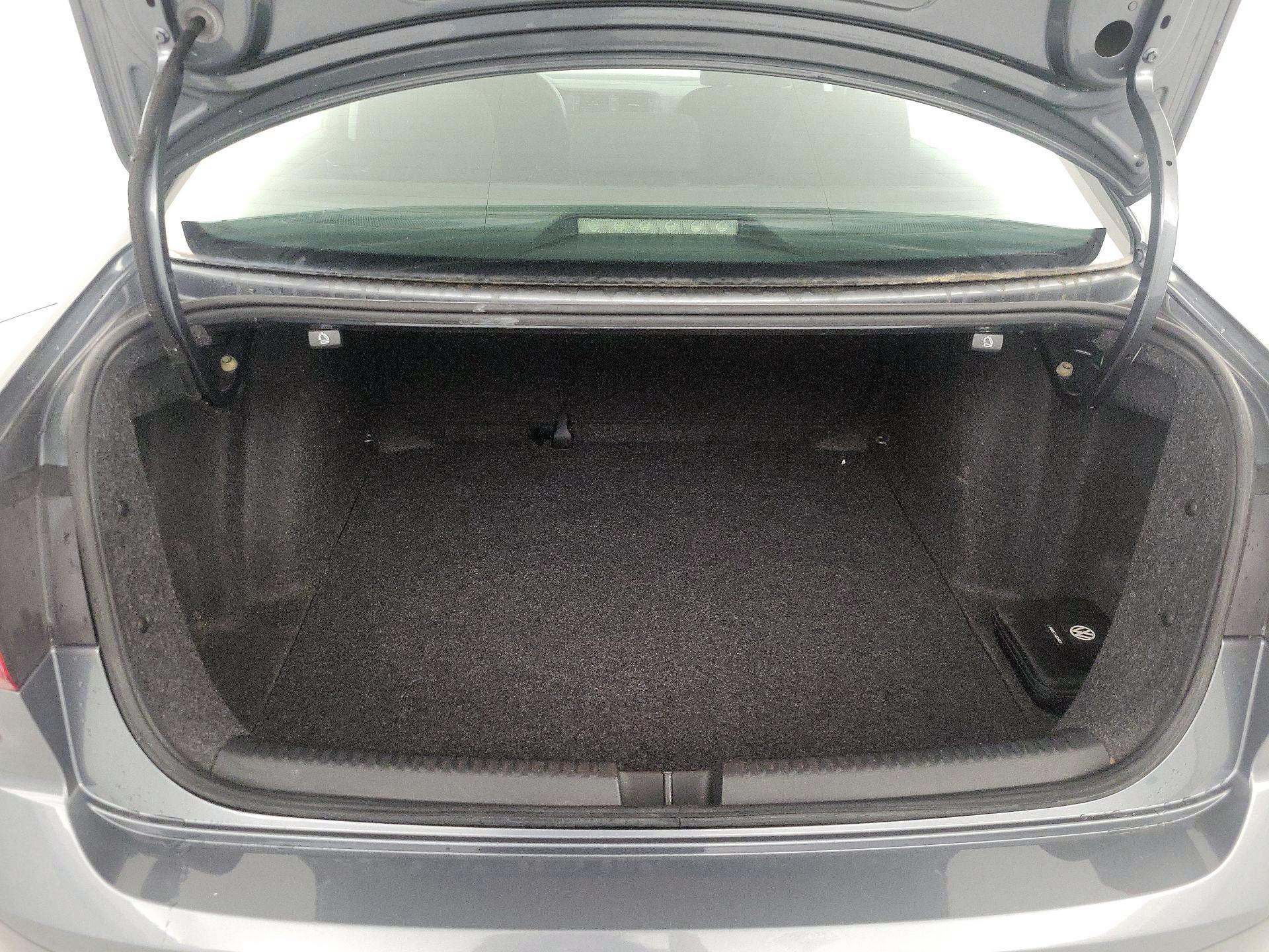 Thumbnail: 2015 Volkswagen Jetta - 18