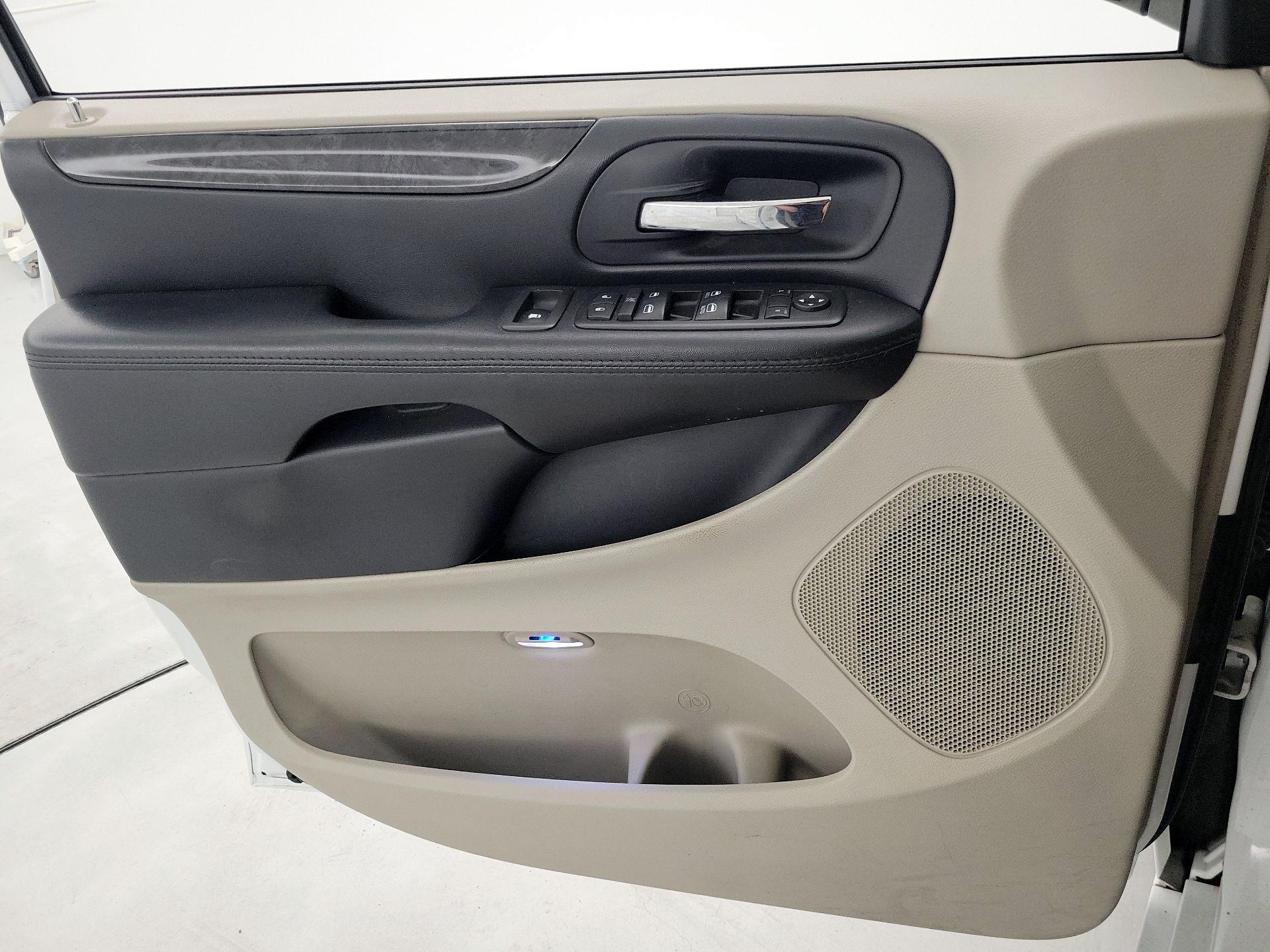 Thumbnail: 2015 Dodge Grand Caravan - 12