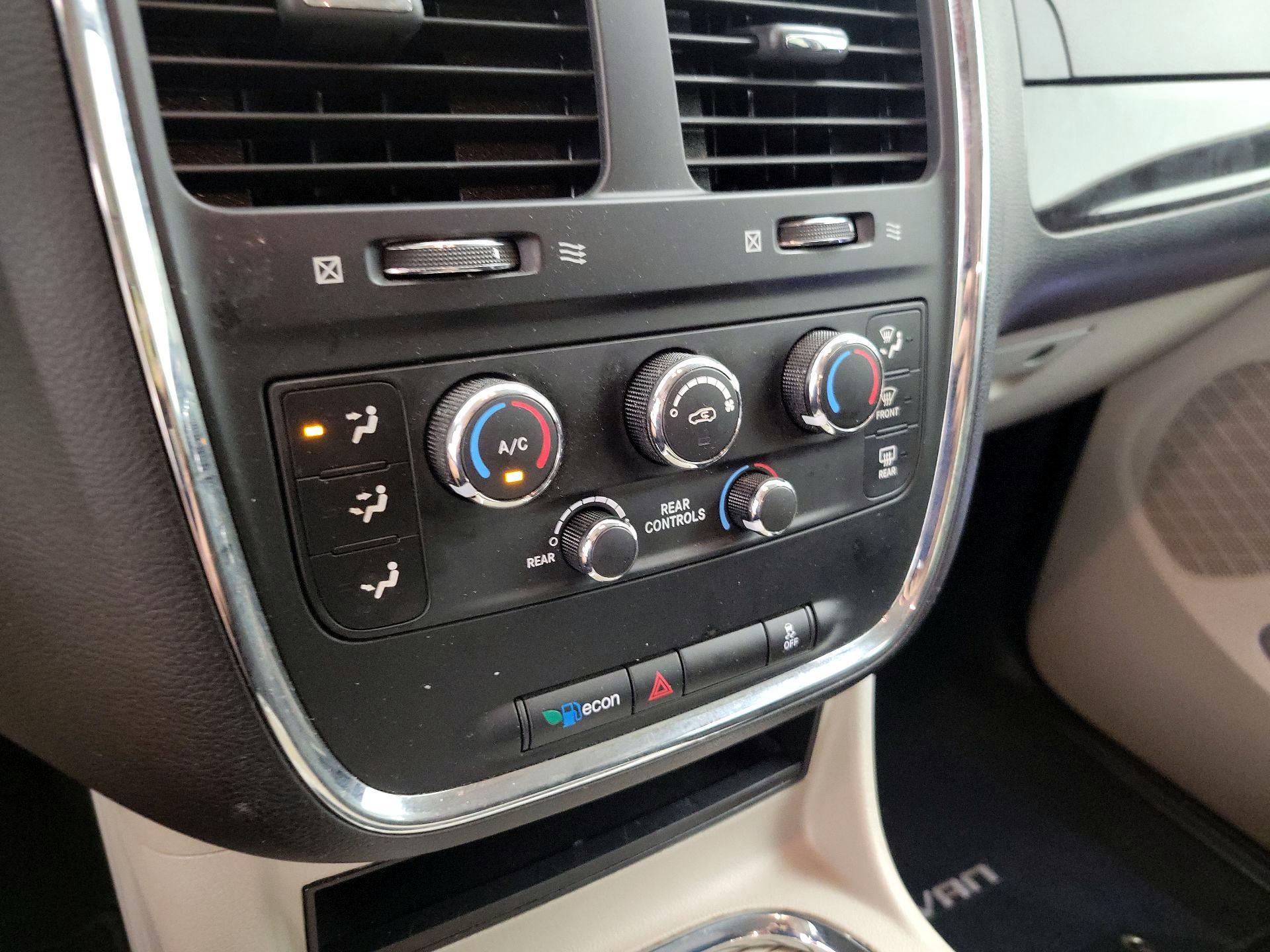Thumbnail: 2015 Dodge Grand Caravan - 15