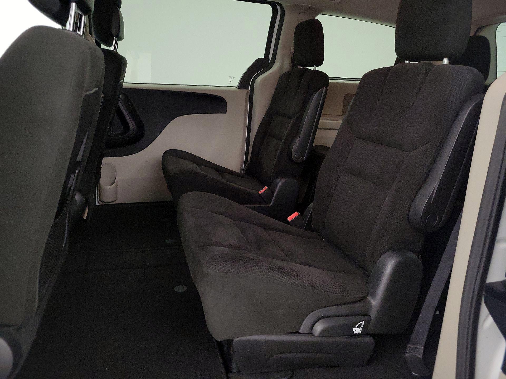 Thumbnail: 2015 Dodge Grand Caravan - 18