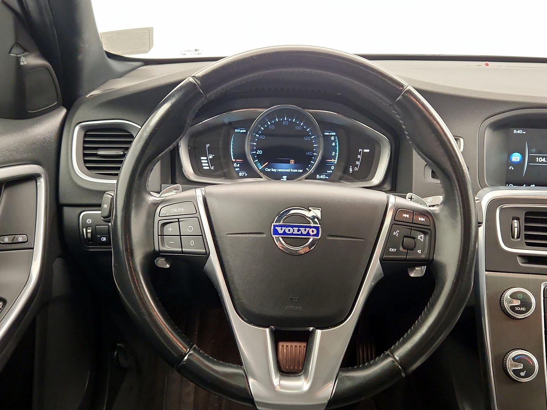 Thumbnail: 2015 Volvo S60 - 10