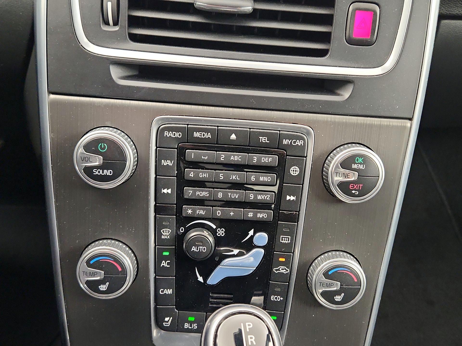 Thumbnail: 2015 Volvo S60 - 16