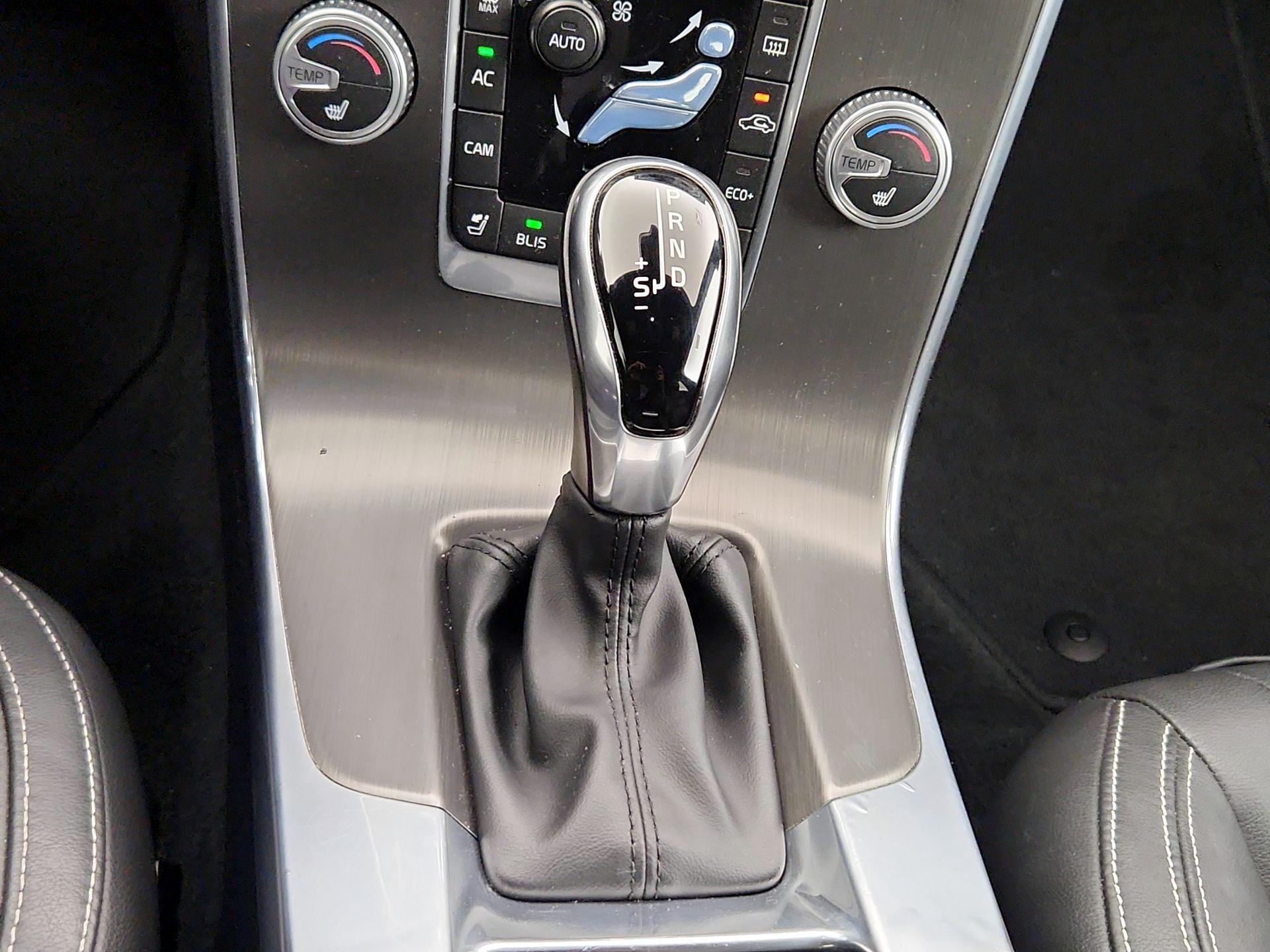 Thumbnail: 2015 Volvo S60 - 17