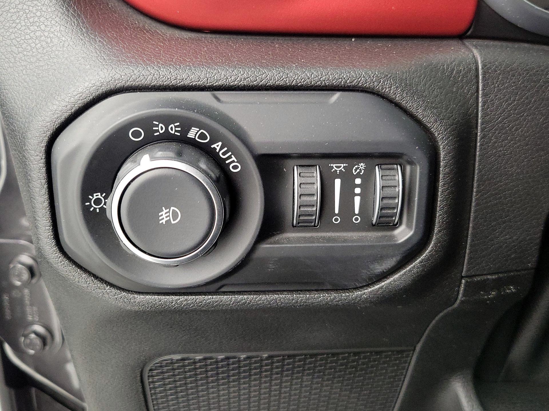 Thumbnail: 2018 Jeep Wrangler - 13
