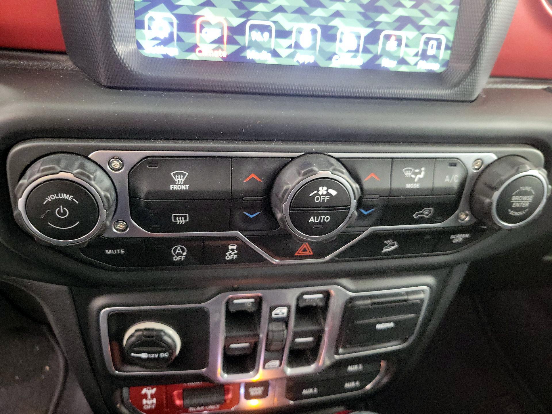 Thumbnail: 2018 Jeep Wrangler - 17