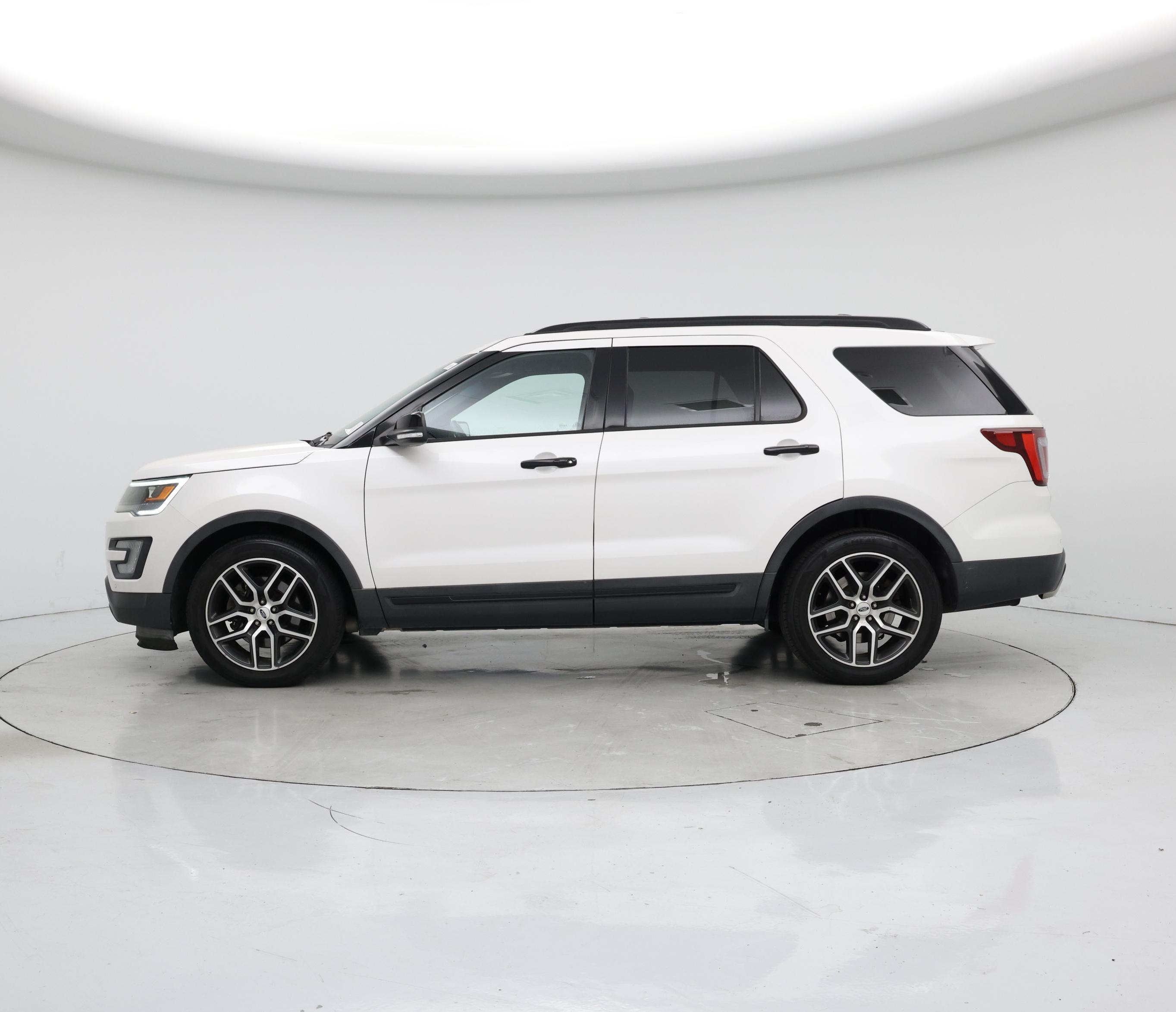 Thumbnail: 2017 Ford Explorer - 3