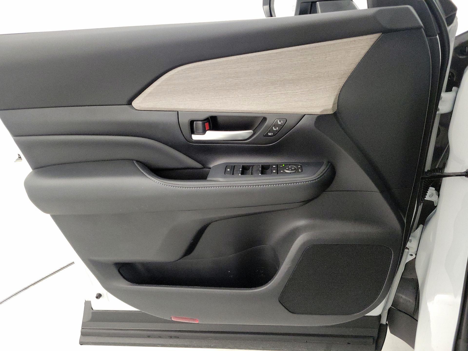 Thumbnail: 2025 Toyota Highlander - 12