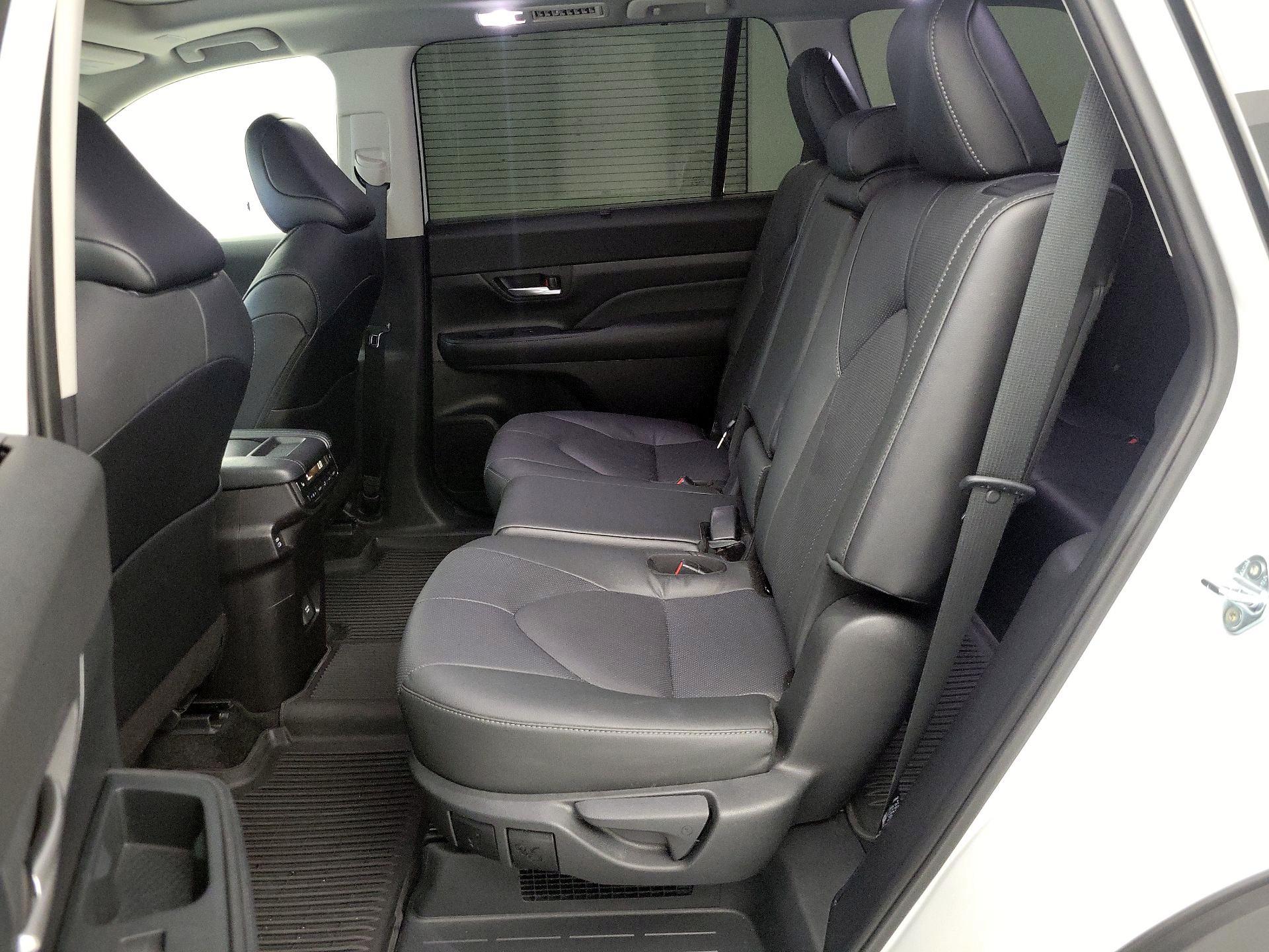 Thumbnail: 2025 Toyota Highlander - 20