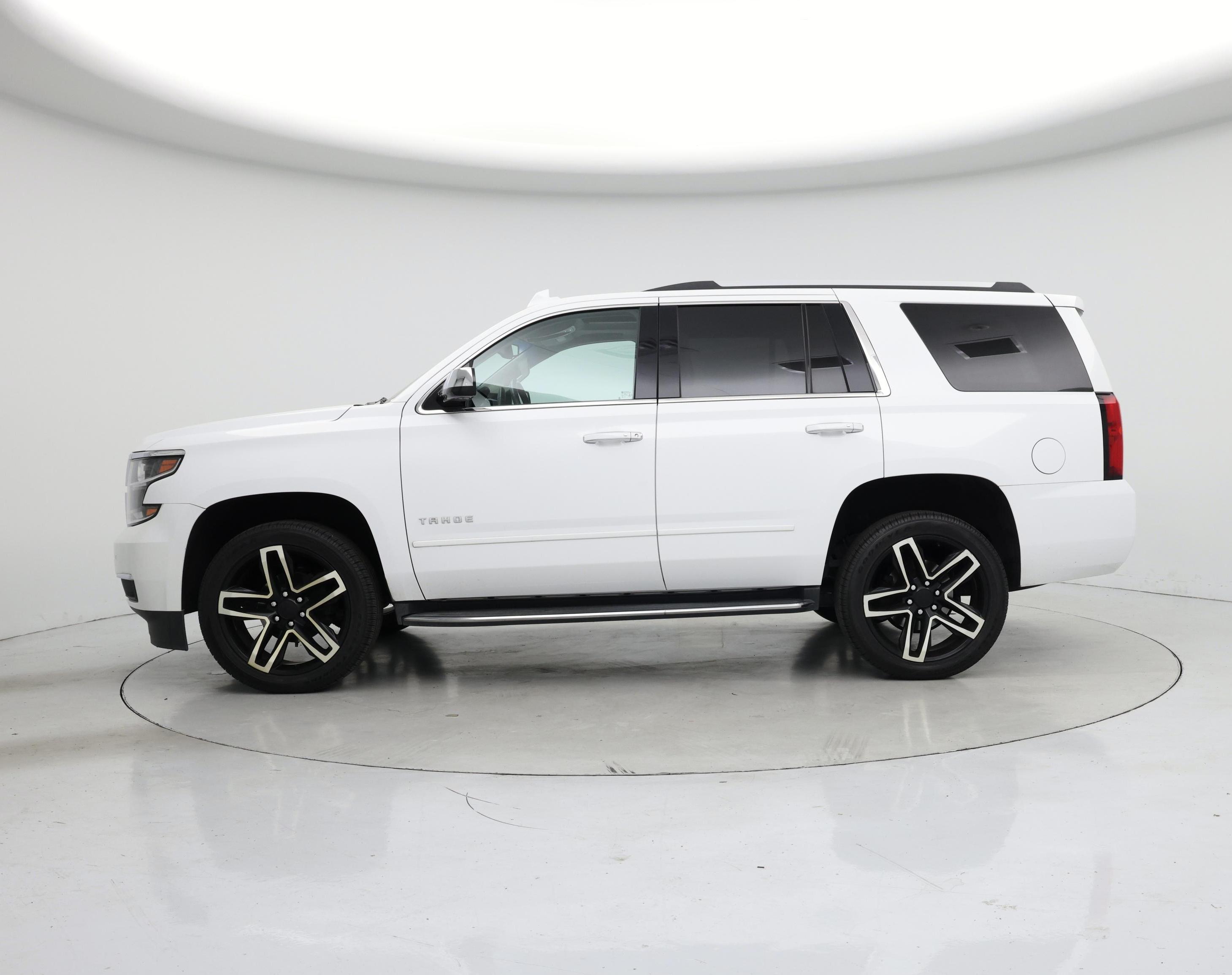 Thumbnail: 2019 Chevrolet Tahoe - 3