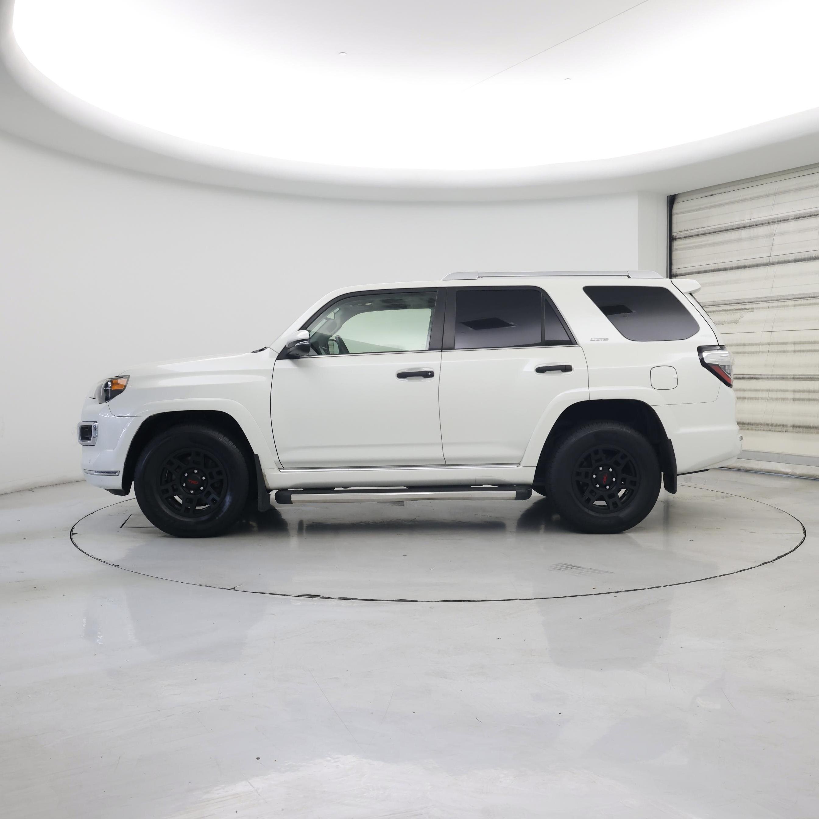 Thumbnail: 2015 Toyota 4Runner - 3