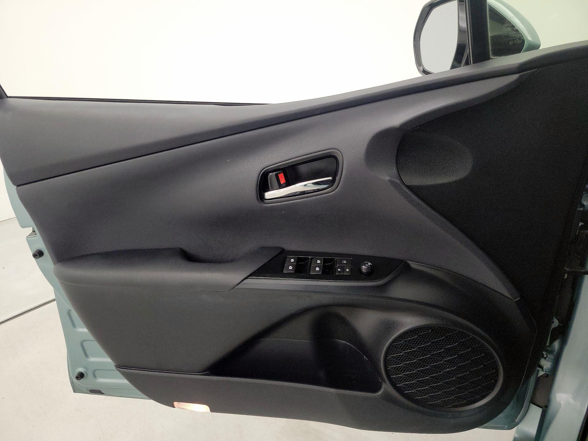 Thumbnail: 2017 Toyota Prius - 12