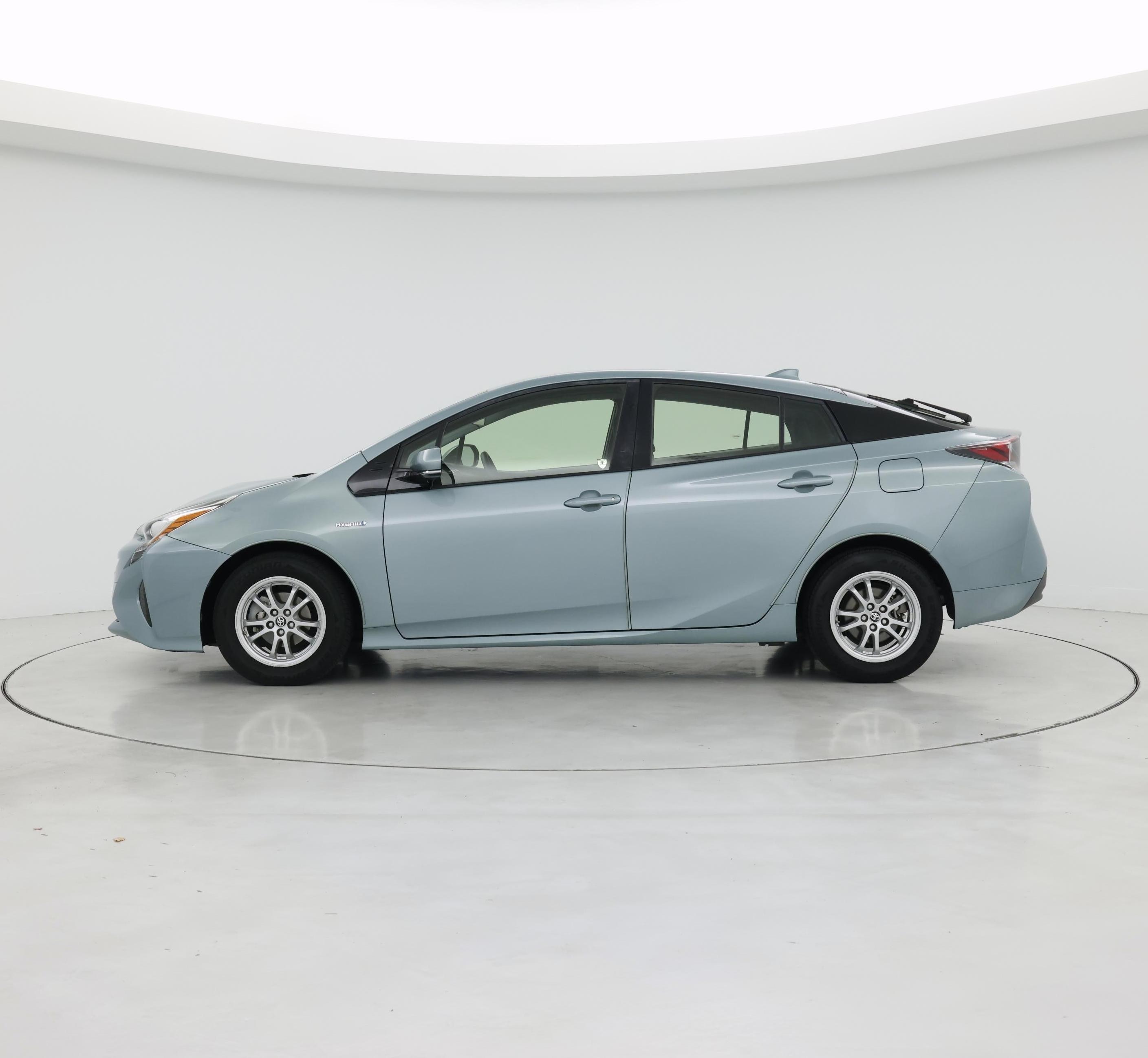 Thumbnail: 2017 Toyota Prius - 3