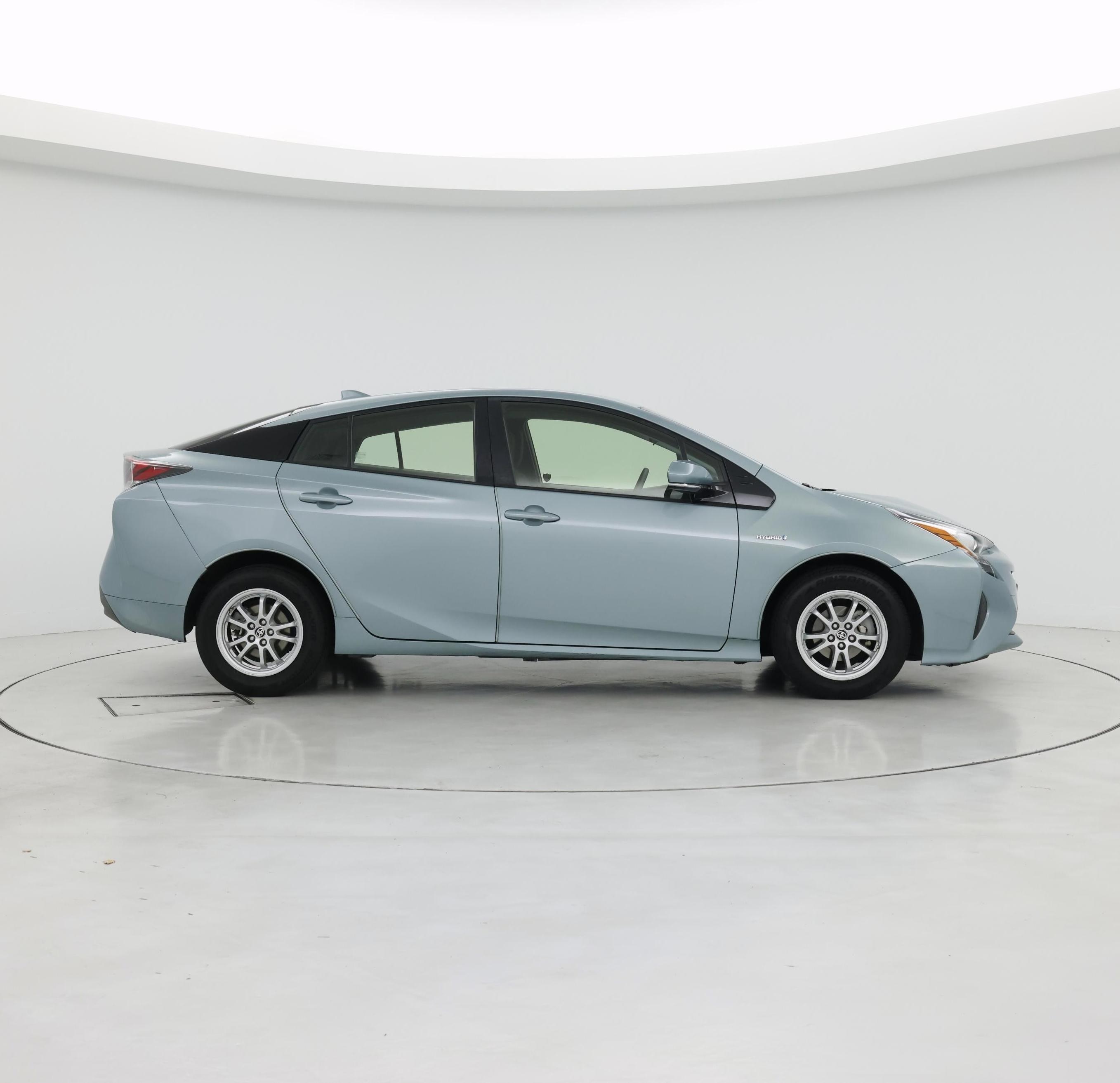 Thumbnail: 2017 Toyota Prius - 7