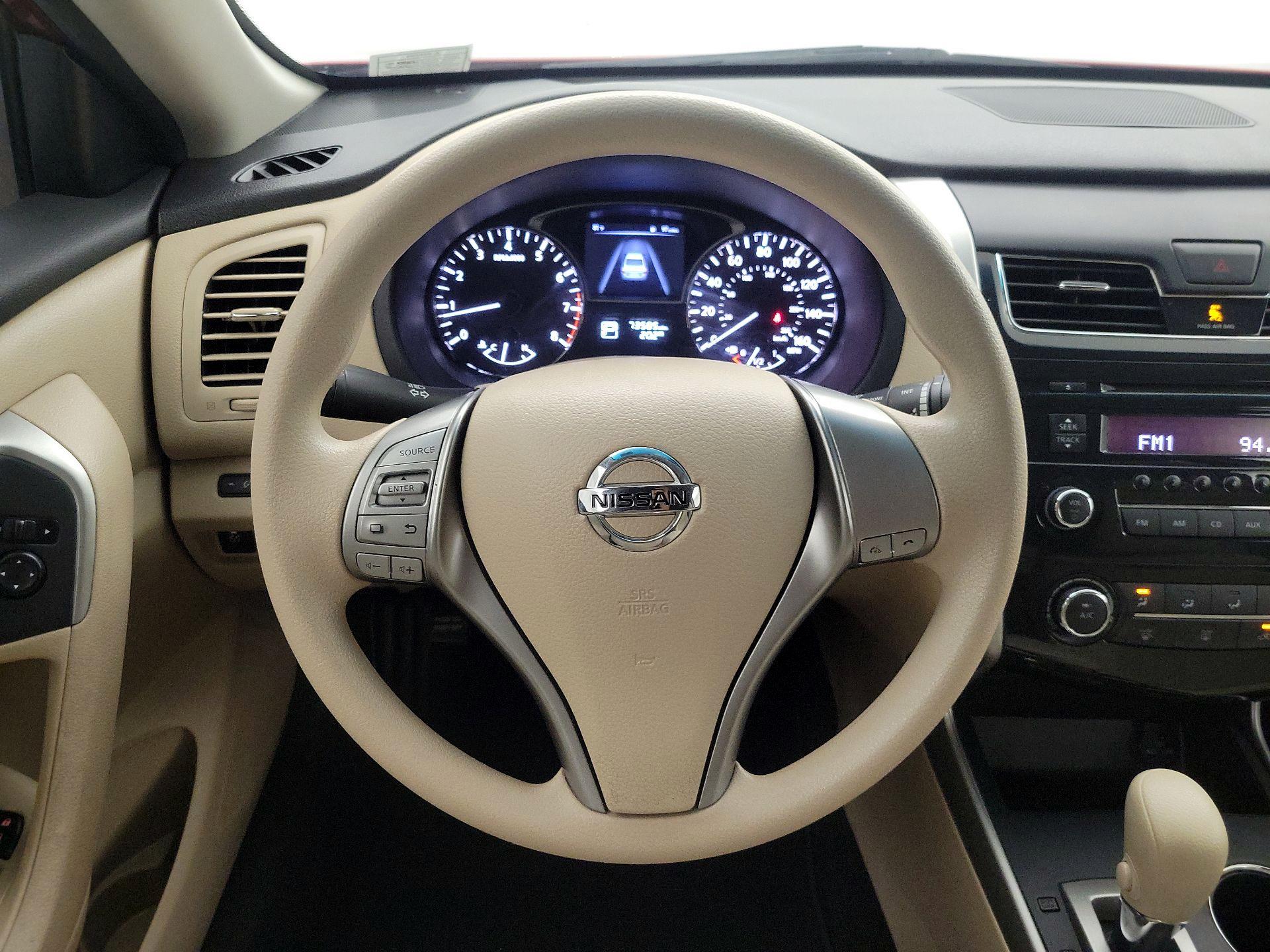 Thumbnail: 2015 Nissan Altima - 10