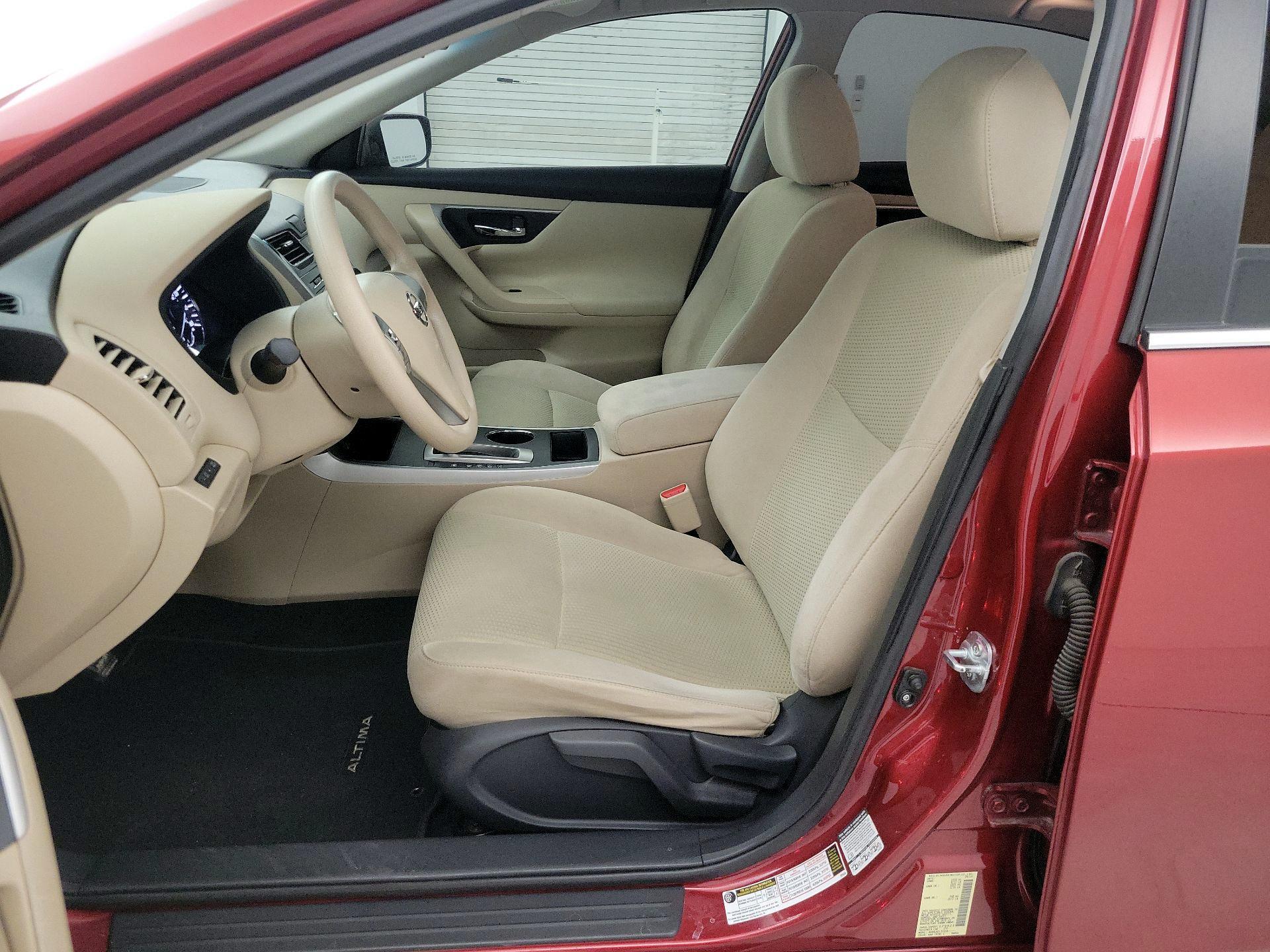 Thumbnail: 2015 Nissan Altima - 11