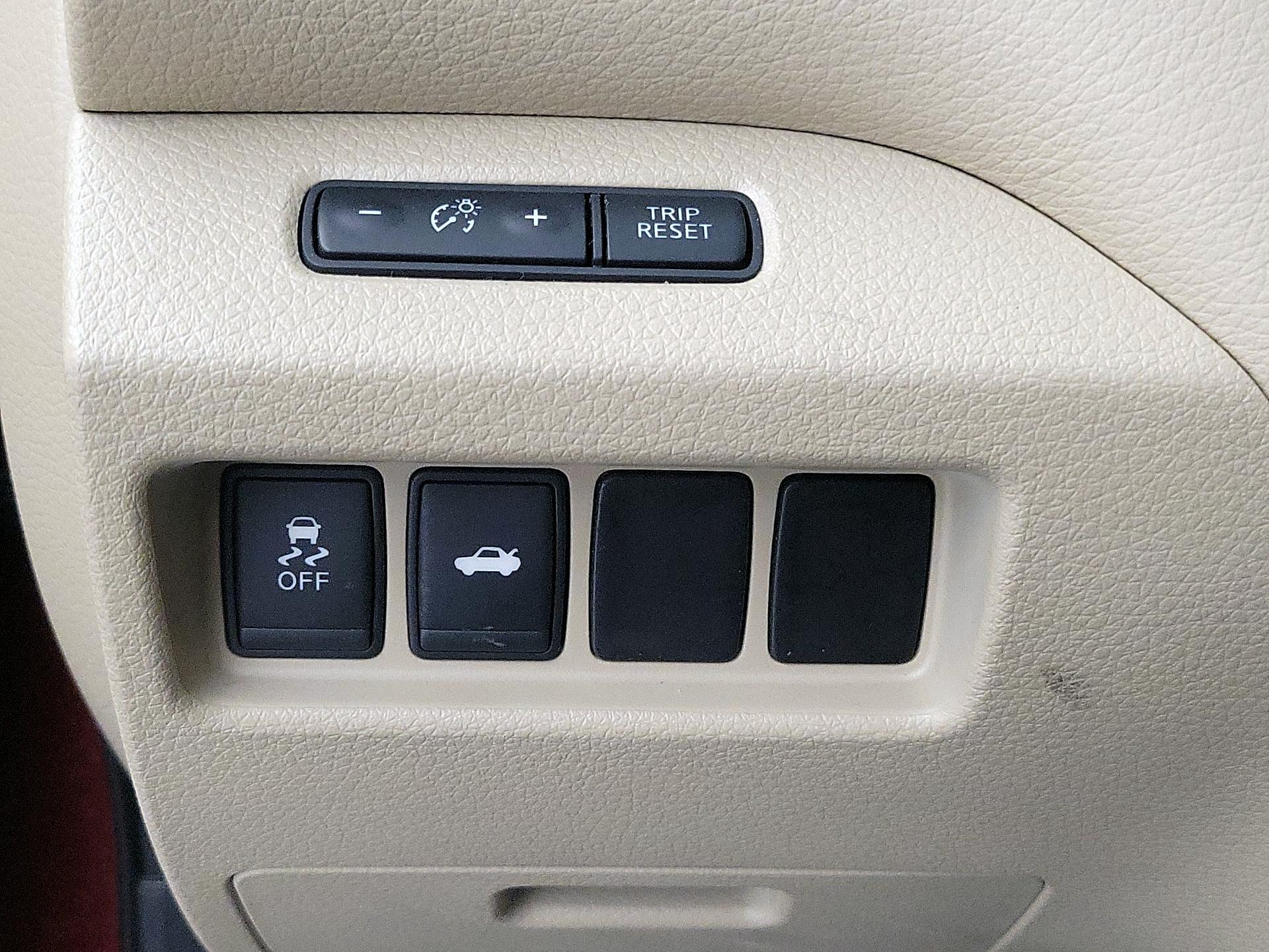 Thumbnail: 2015 Nissan Altima - 13