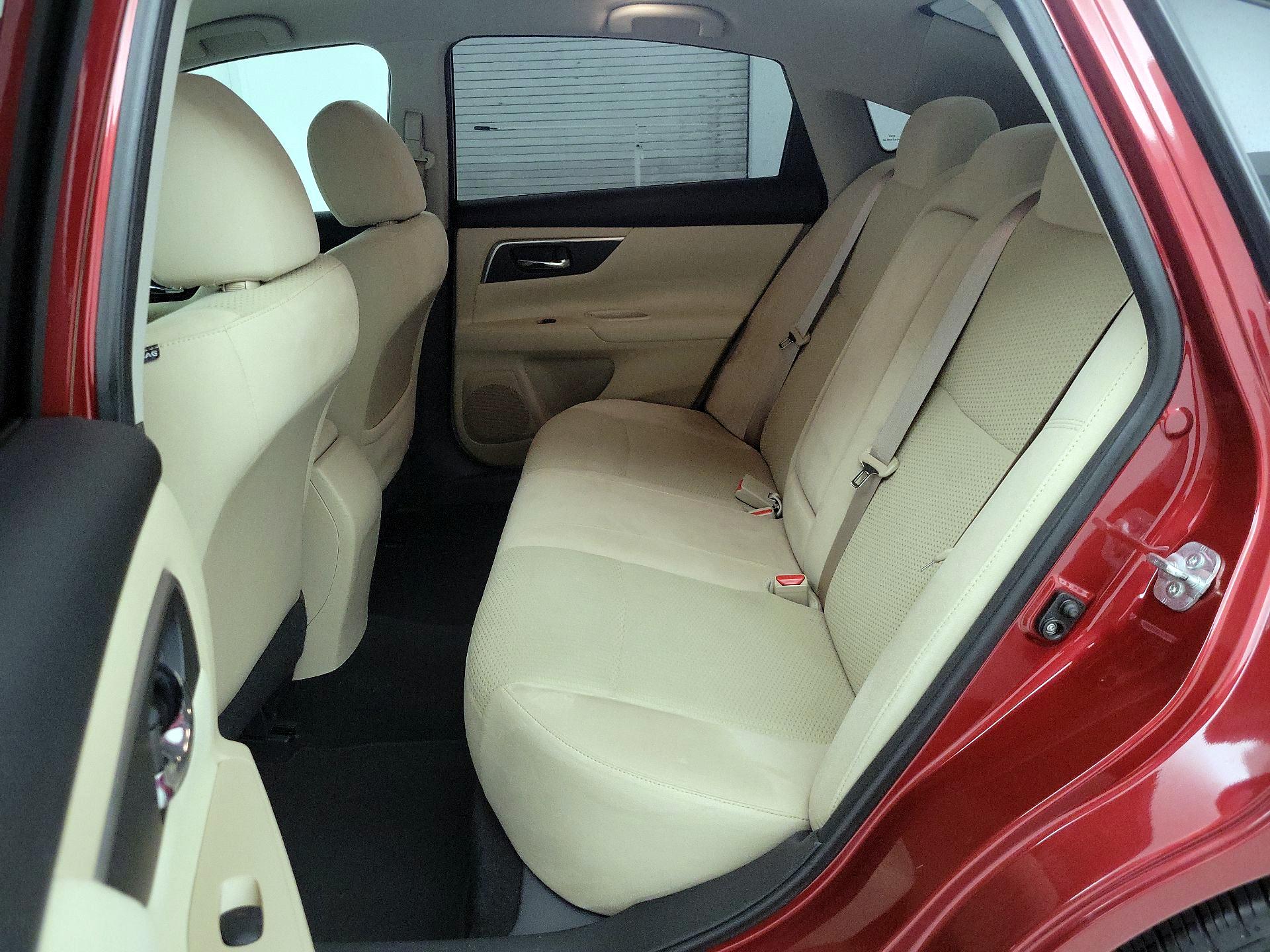 Thumbnail: 2015 Nissan Altima - 18