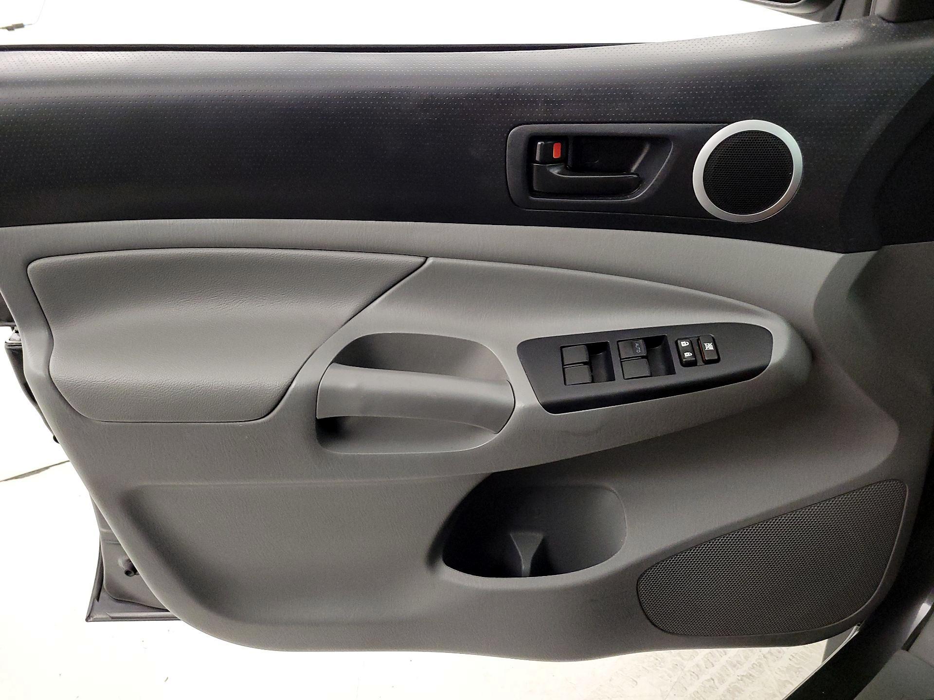 Thumbnail: 2014 Toyota Tacoma - 12