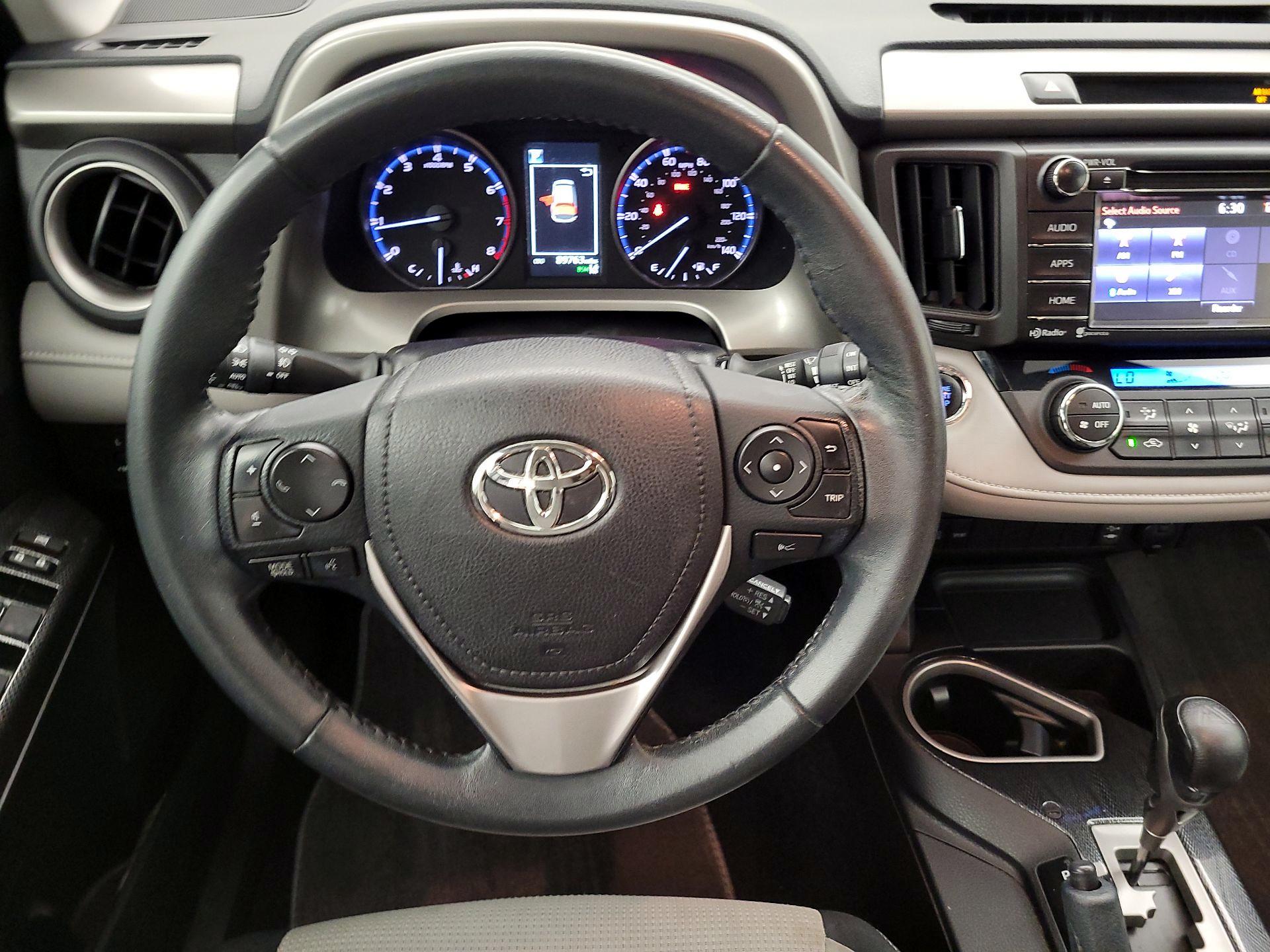Thumbnail: 2018 Toyota RAV4 - 10