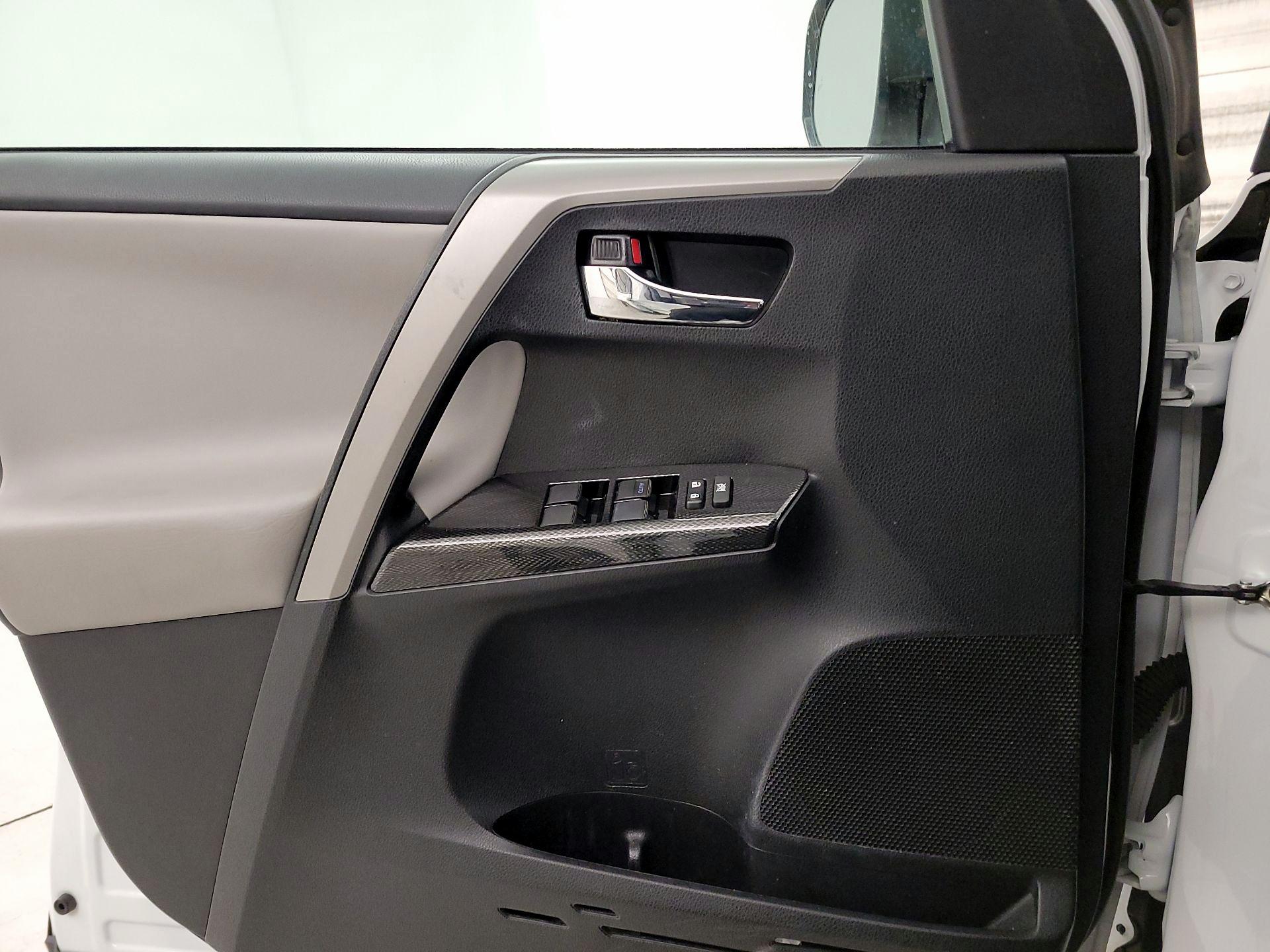 Thumbnail: 2018 Toyota RAV4 - 12