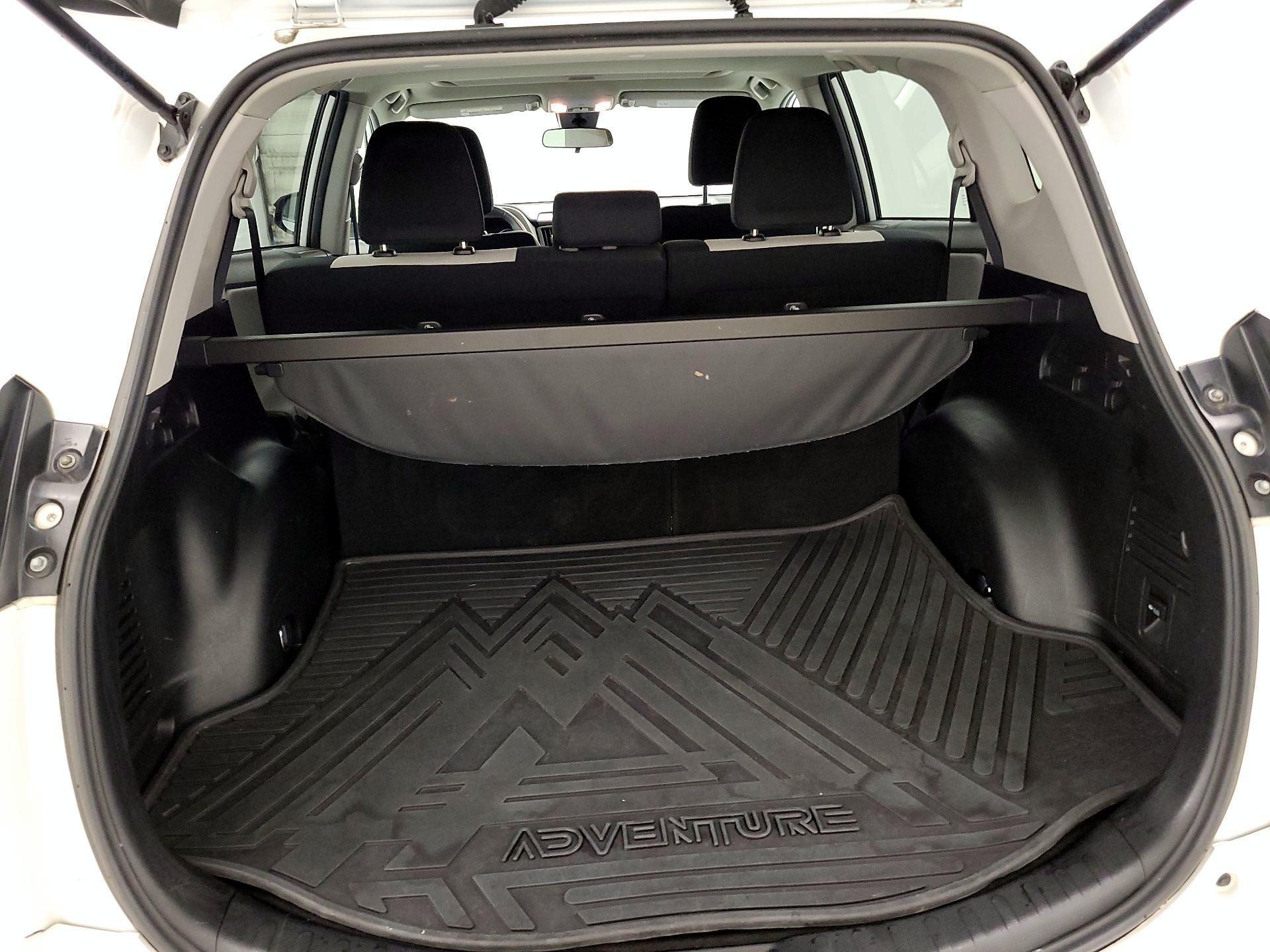 Thumbnail: 2018 Toyota RAV4 - 20