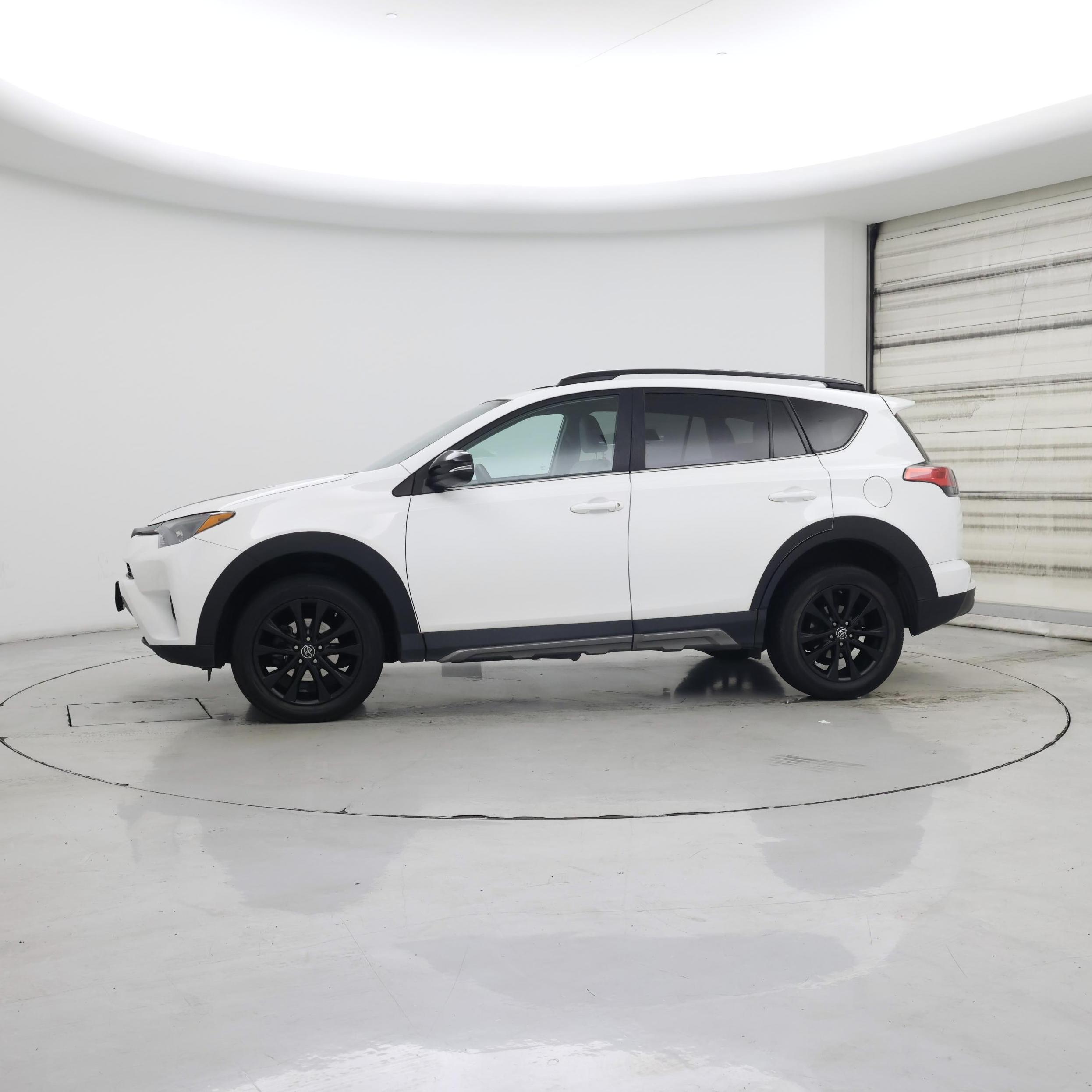 Thumbnail: 2018 Toyota RAV4 - 3