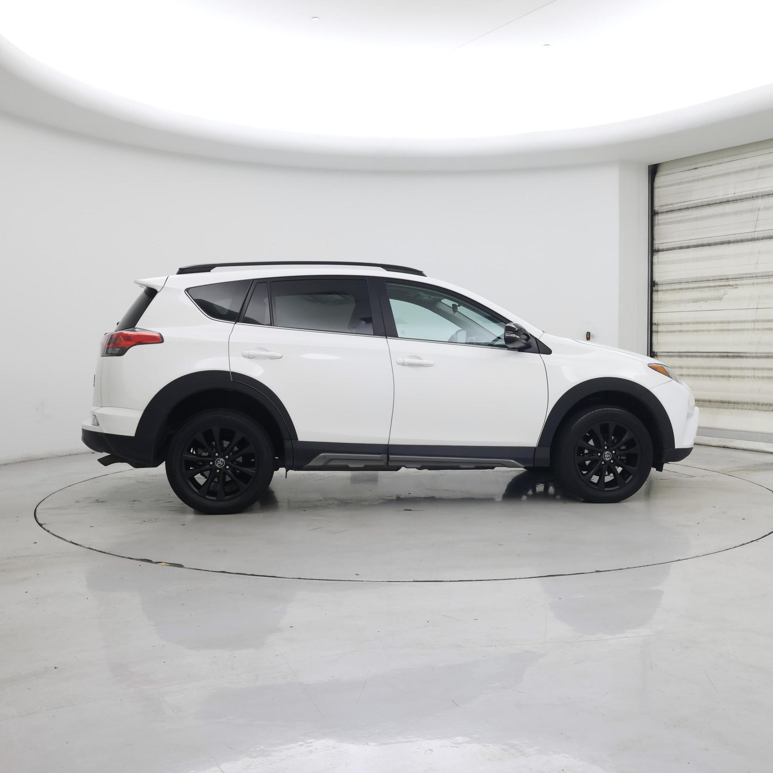Thumbnail: 2018 Toyota RAV4 - 7