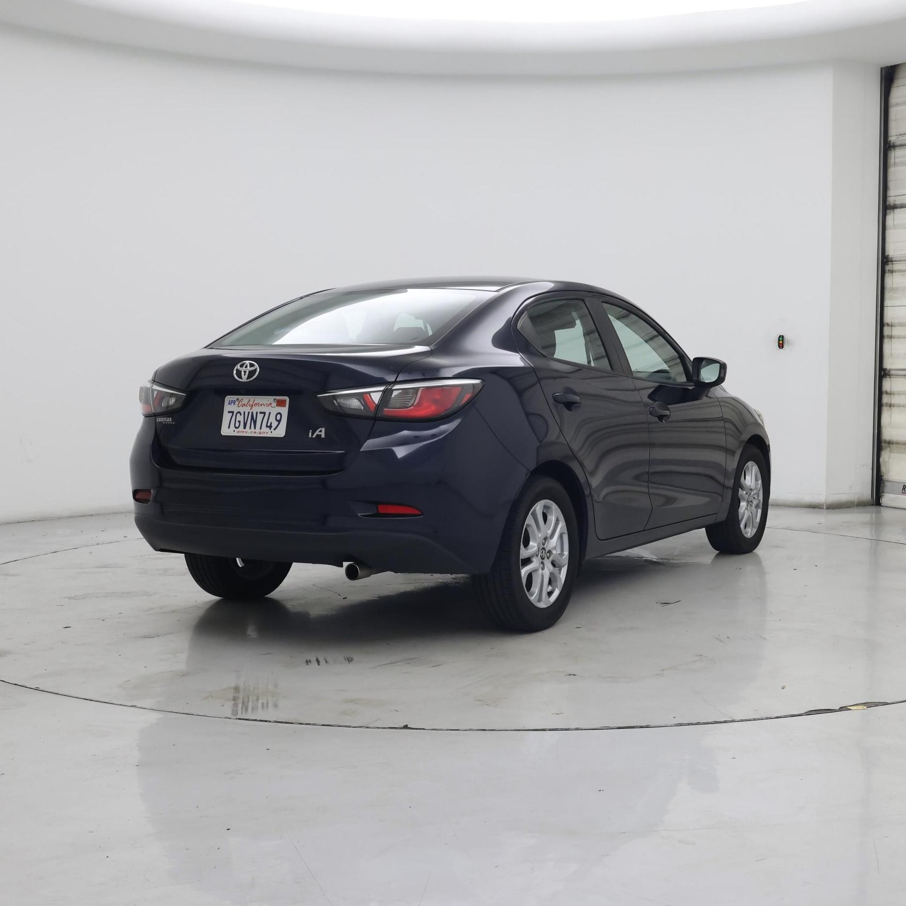 Thumbnail: 2017 Toyota Yaris iA - 8