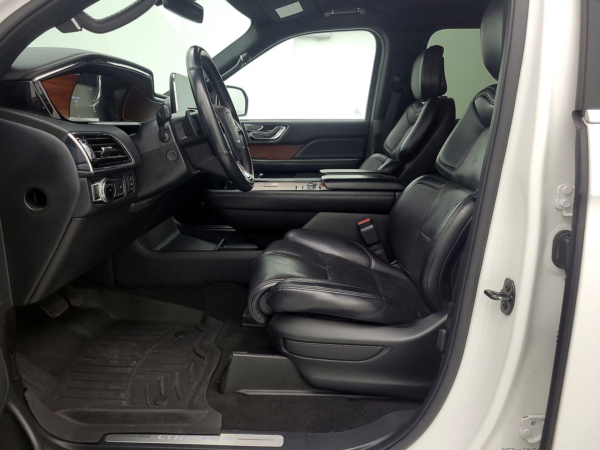 Thumbnail: 2020 Lincoln Navigator - 11