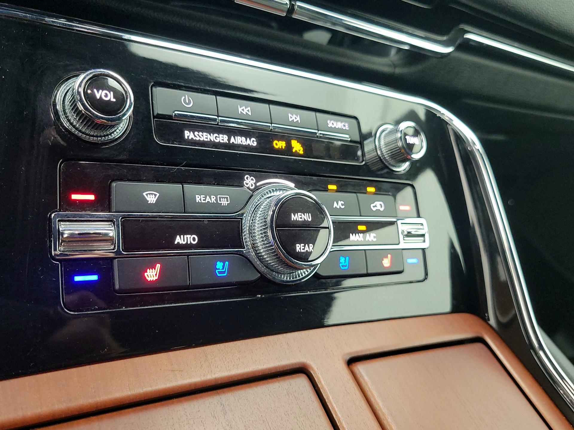 Thumbnail: 2020 Lincoln Navigator - 16