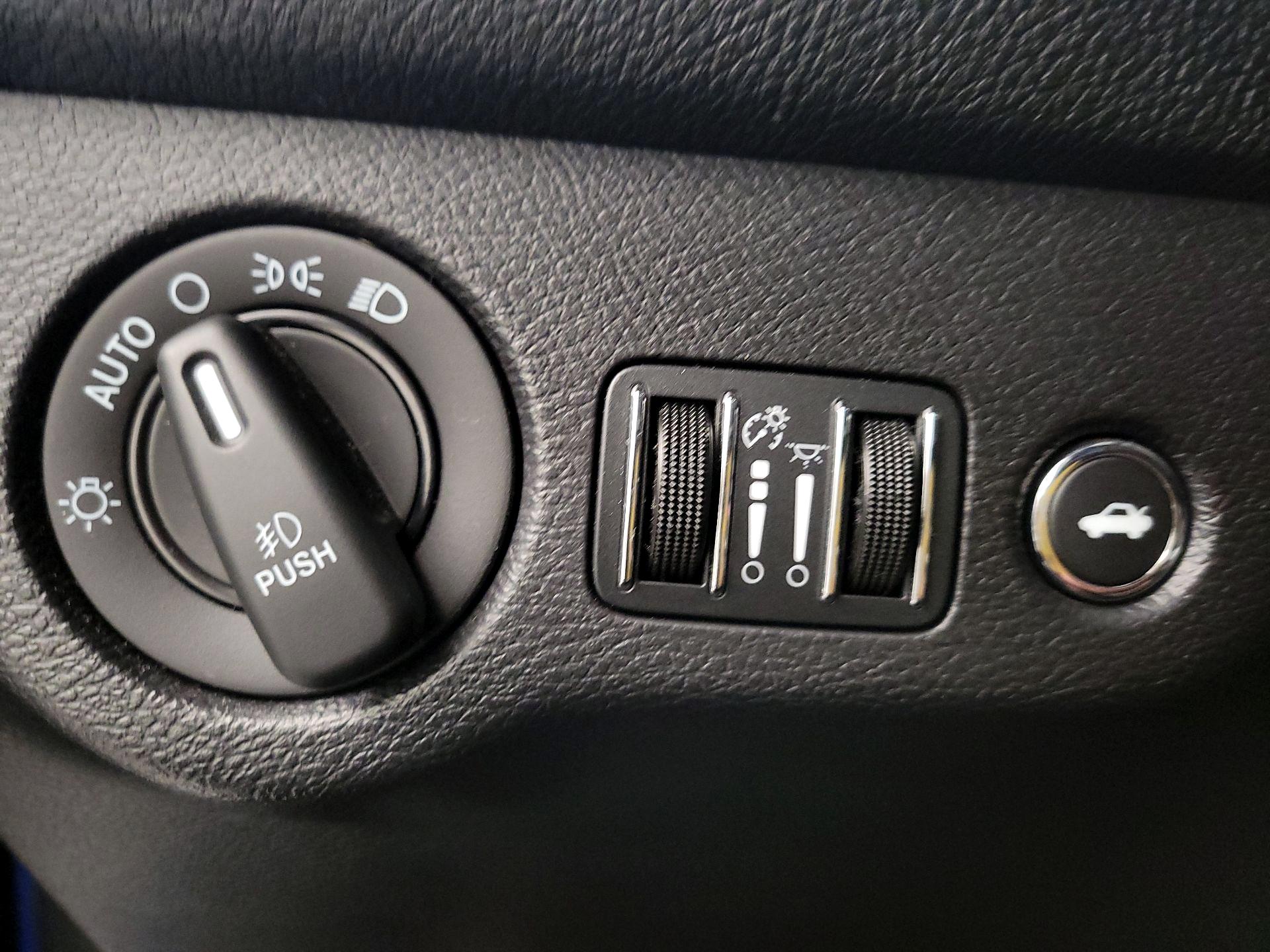 Thumbnail: 2015 Dodge Challenger - 13