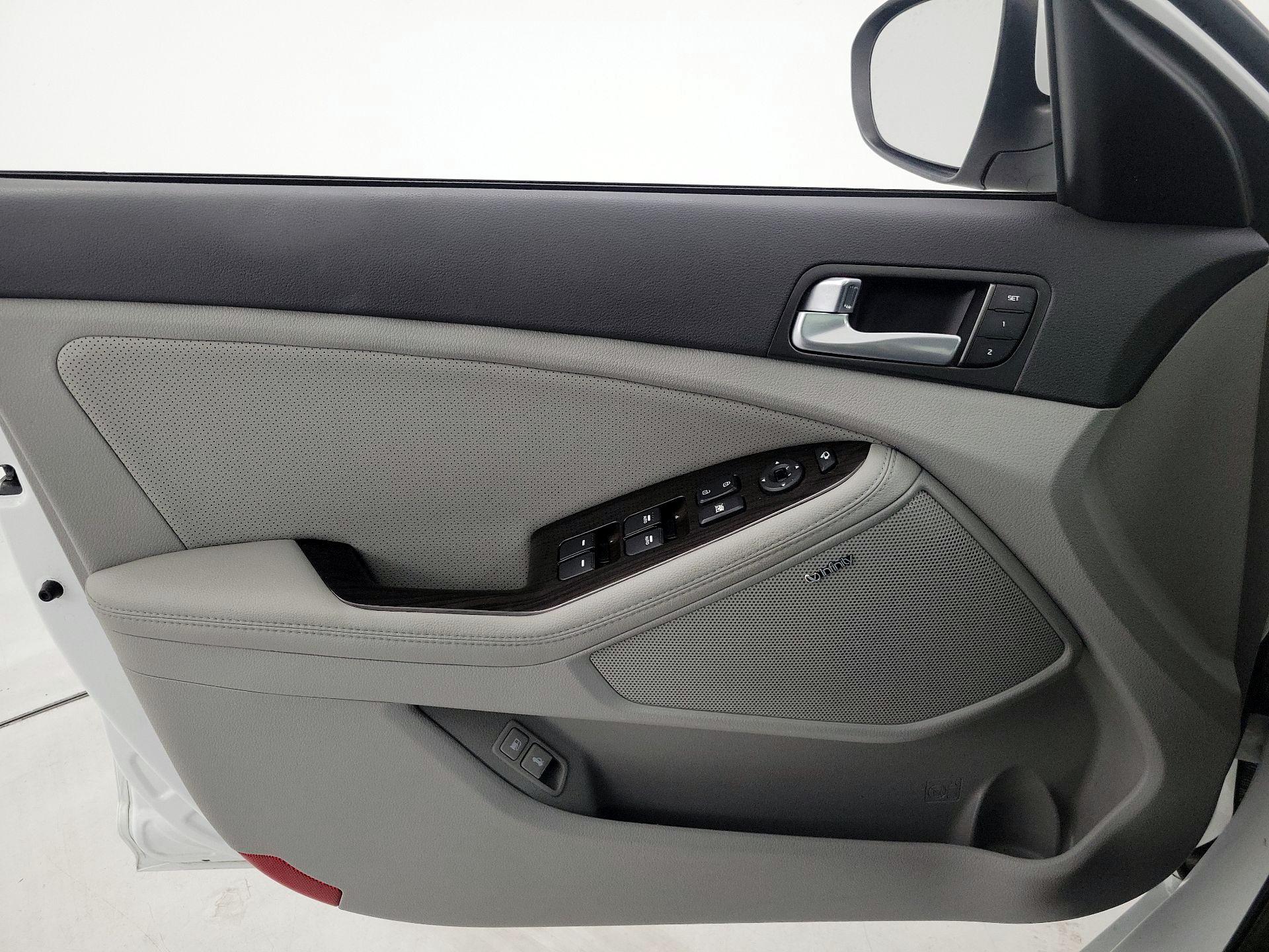 Thumbnail: 2015 Kia Optima - 12