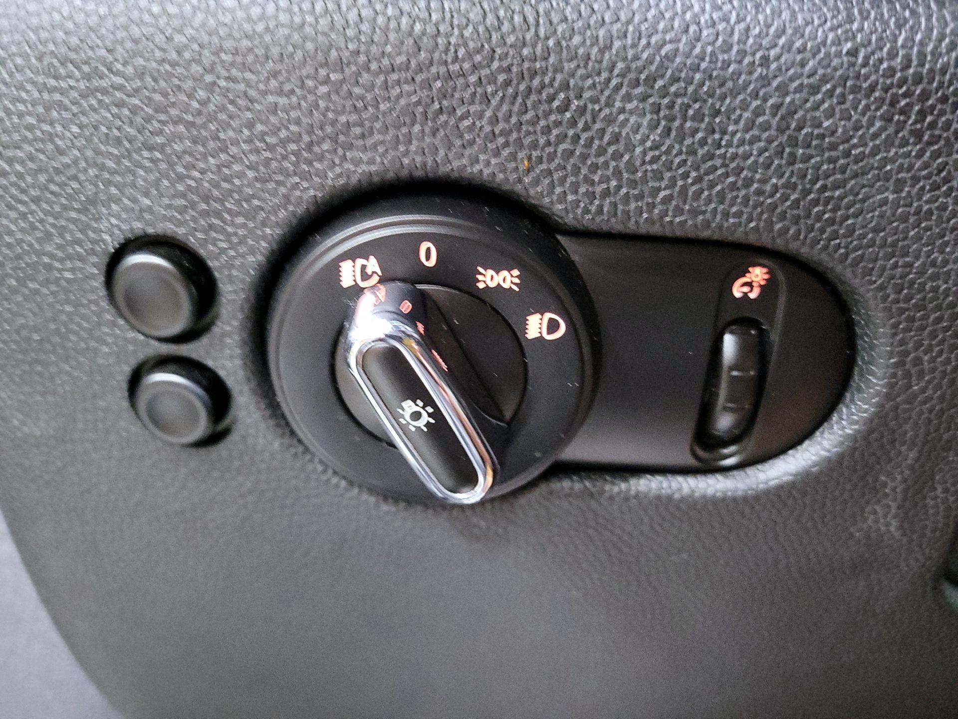Thumbnail: 2015 MINI Cooper Hardtop - 13