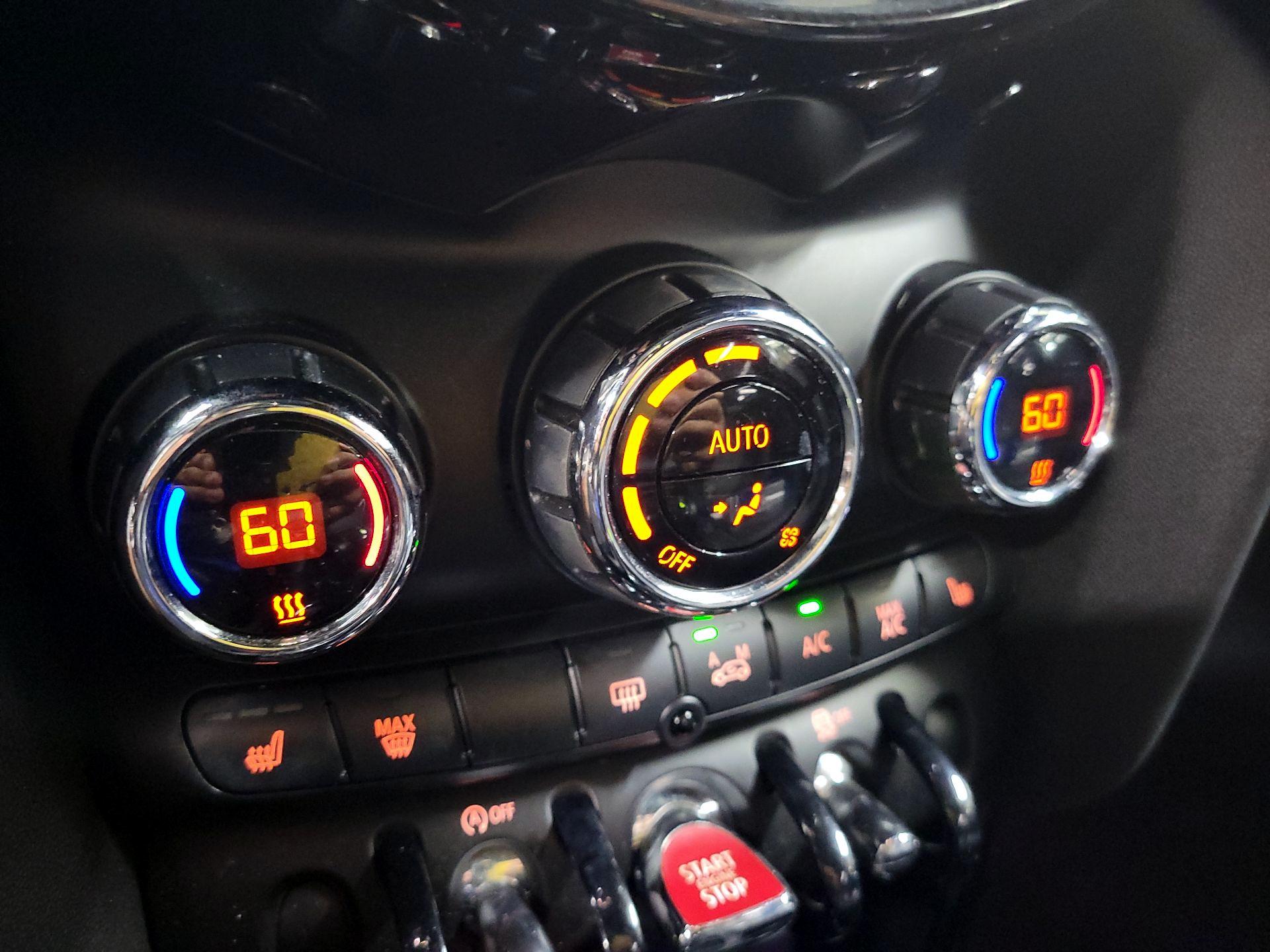 Thumbnail: 2015 MINI Cooper Hardtop - 15