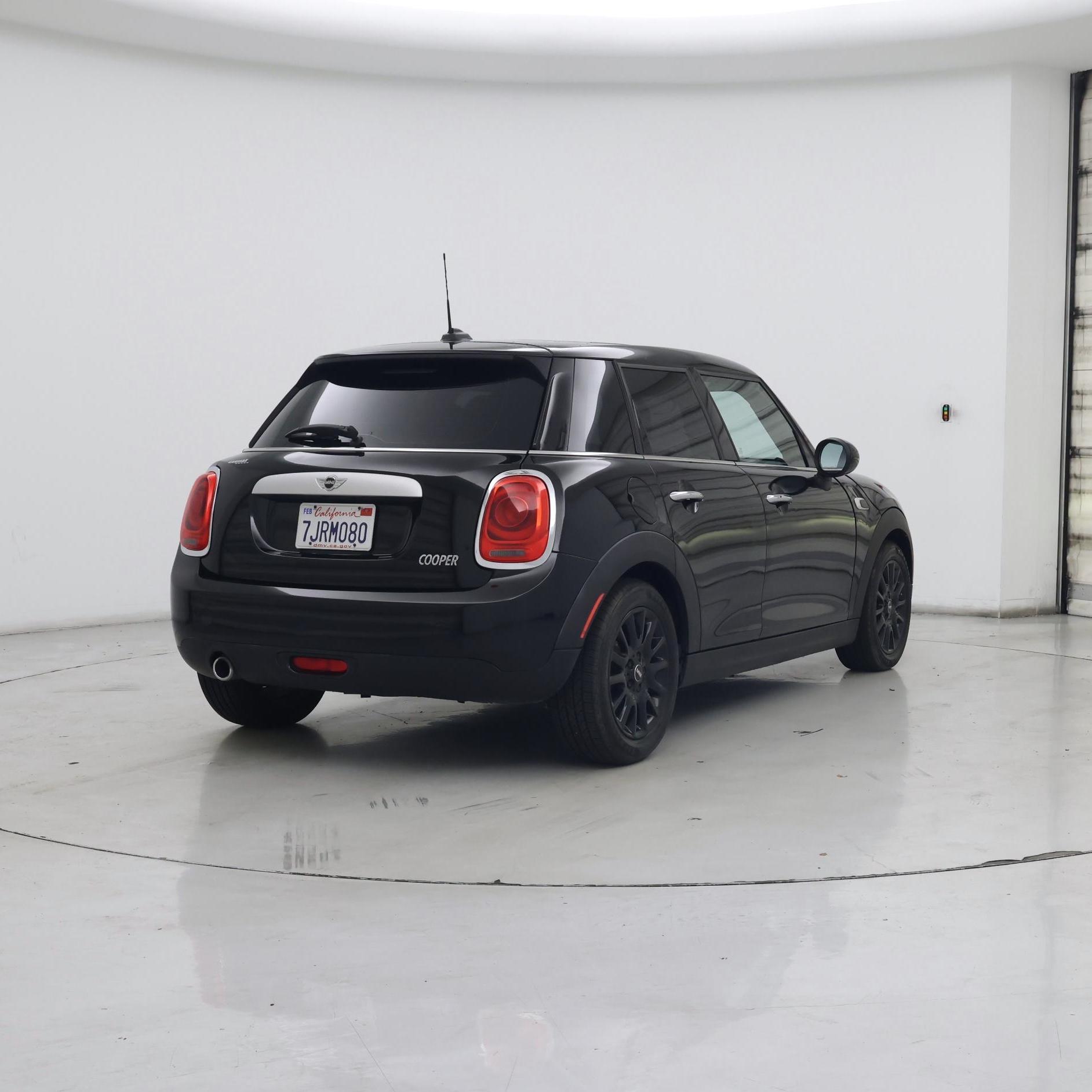 Thumbnail: 2015 MINI Cooper Hardtop - 8