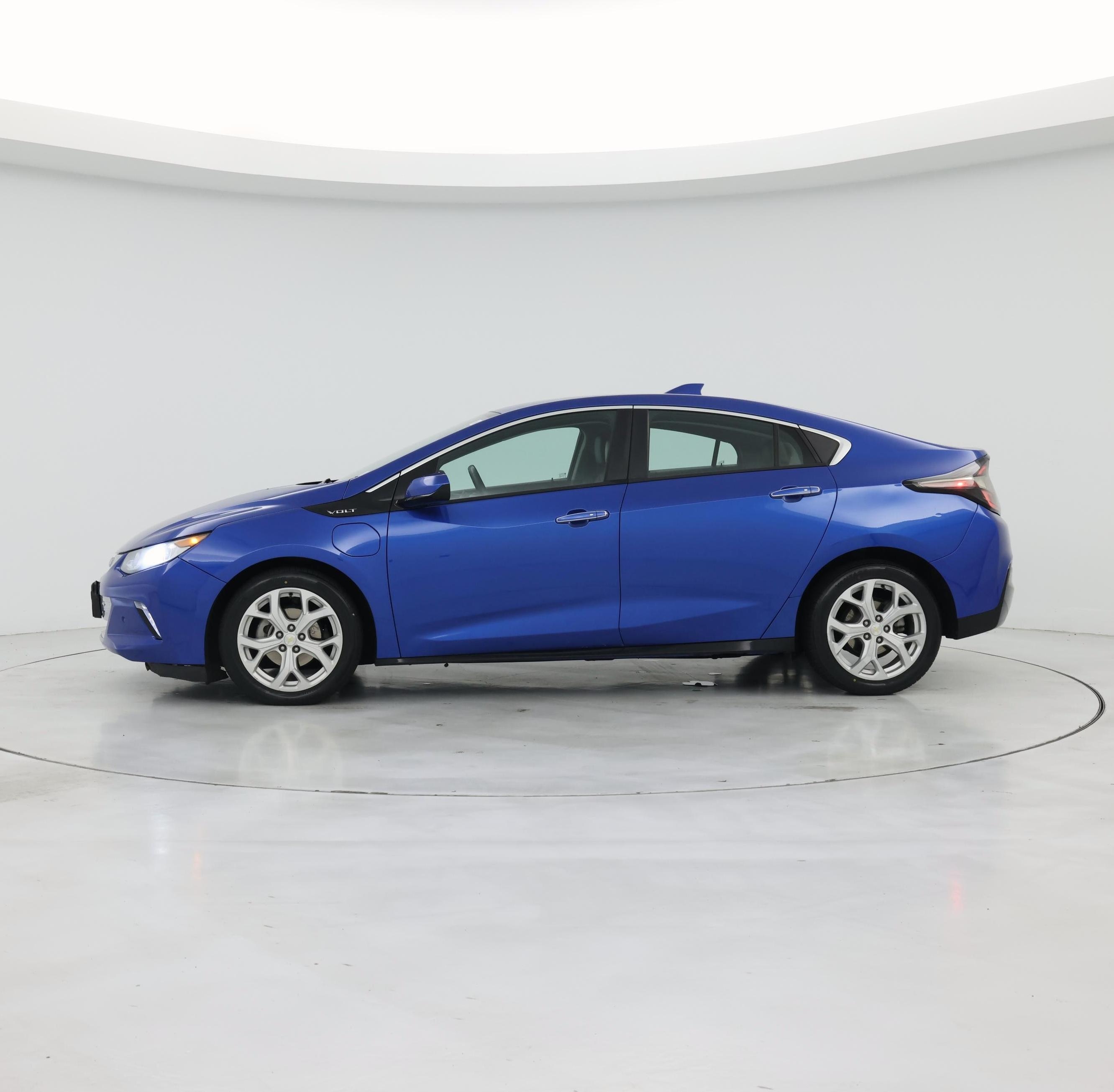 Thumbnail: 2016 Chevrolet Volt - 3