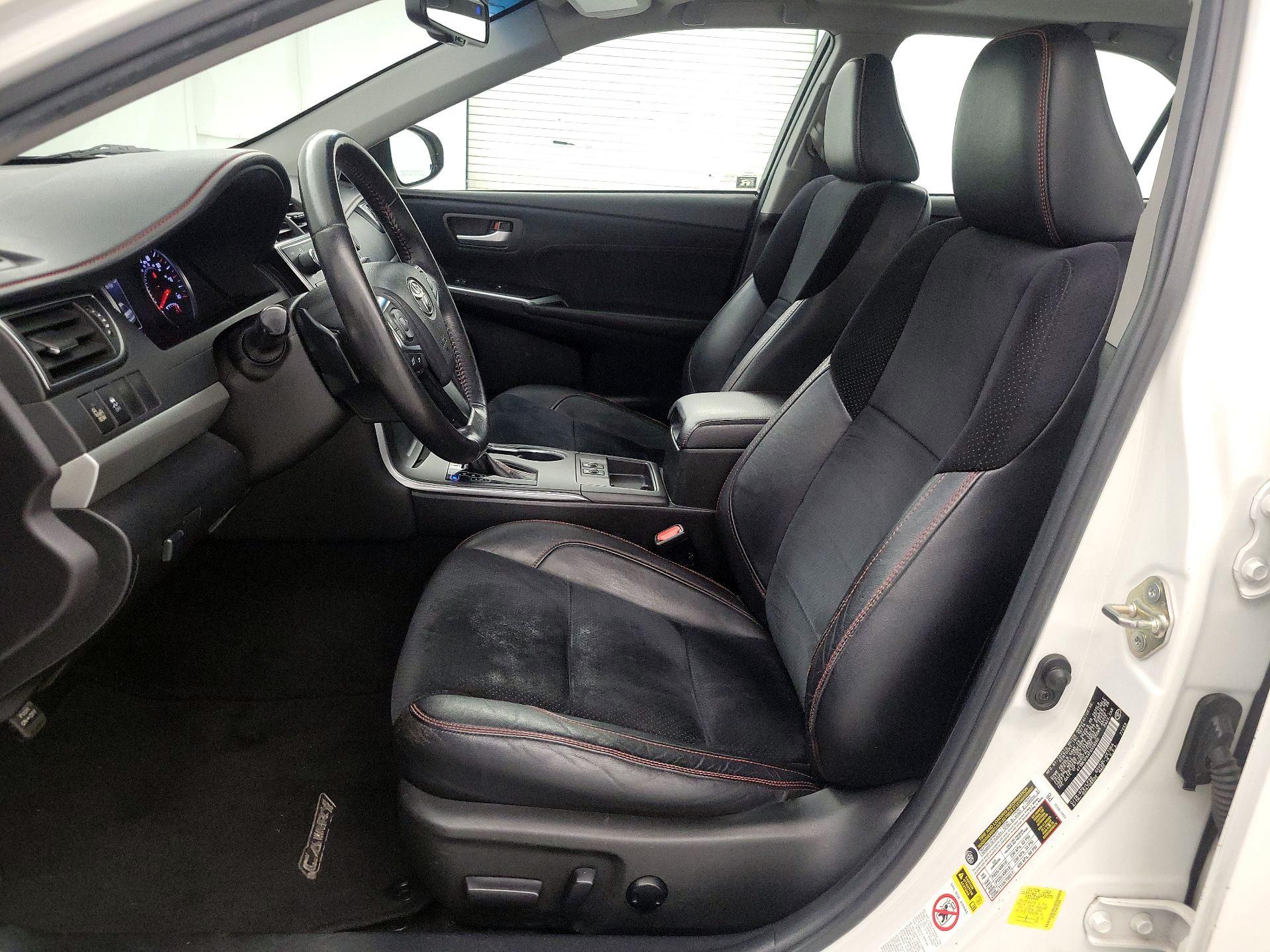 Thumbnail: 2015 Toyota Camry - 11