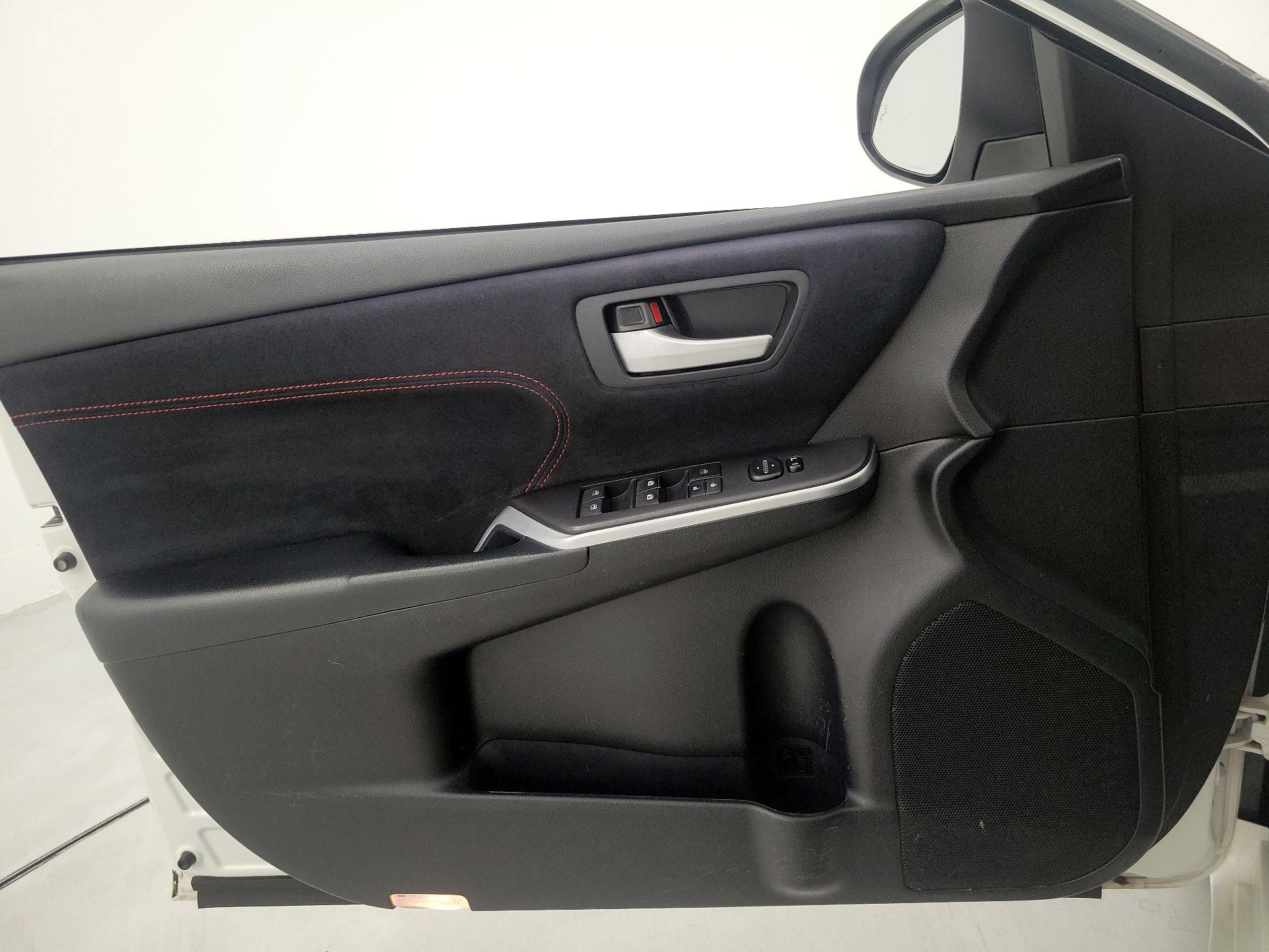 Thumbnail: 2015 Toyota Camry - 12