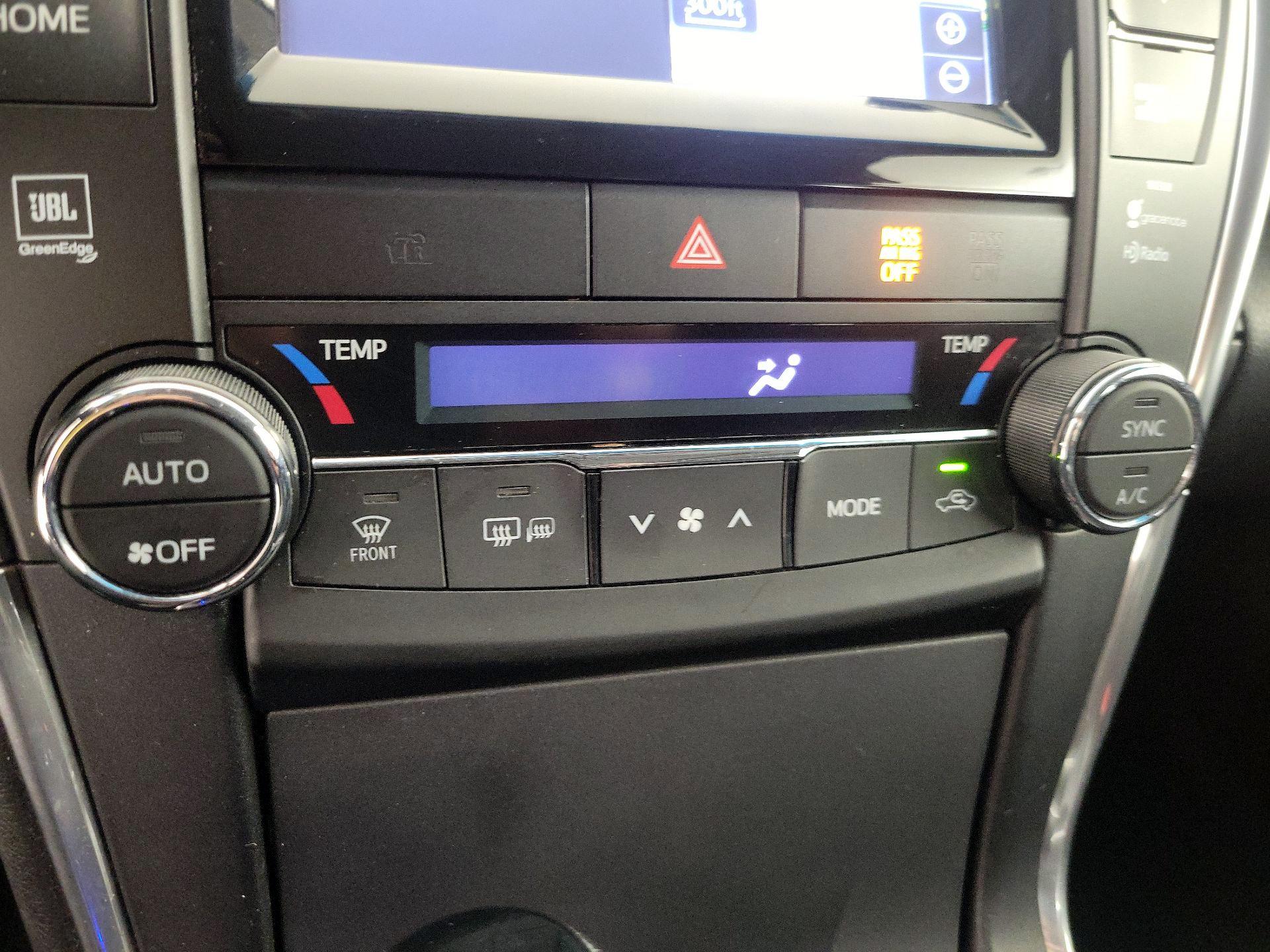 Thumbnail: 2015 Toyota Camry - 16