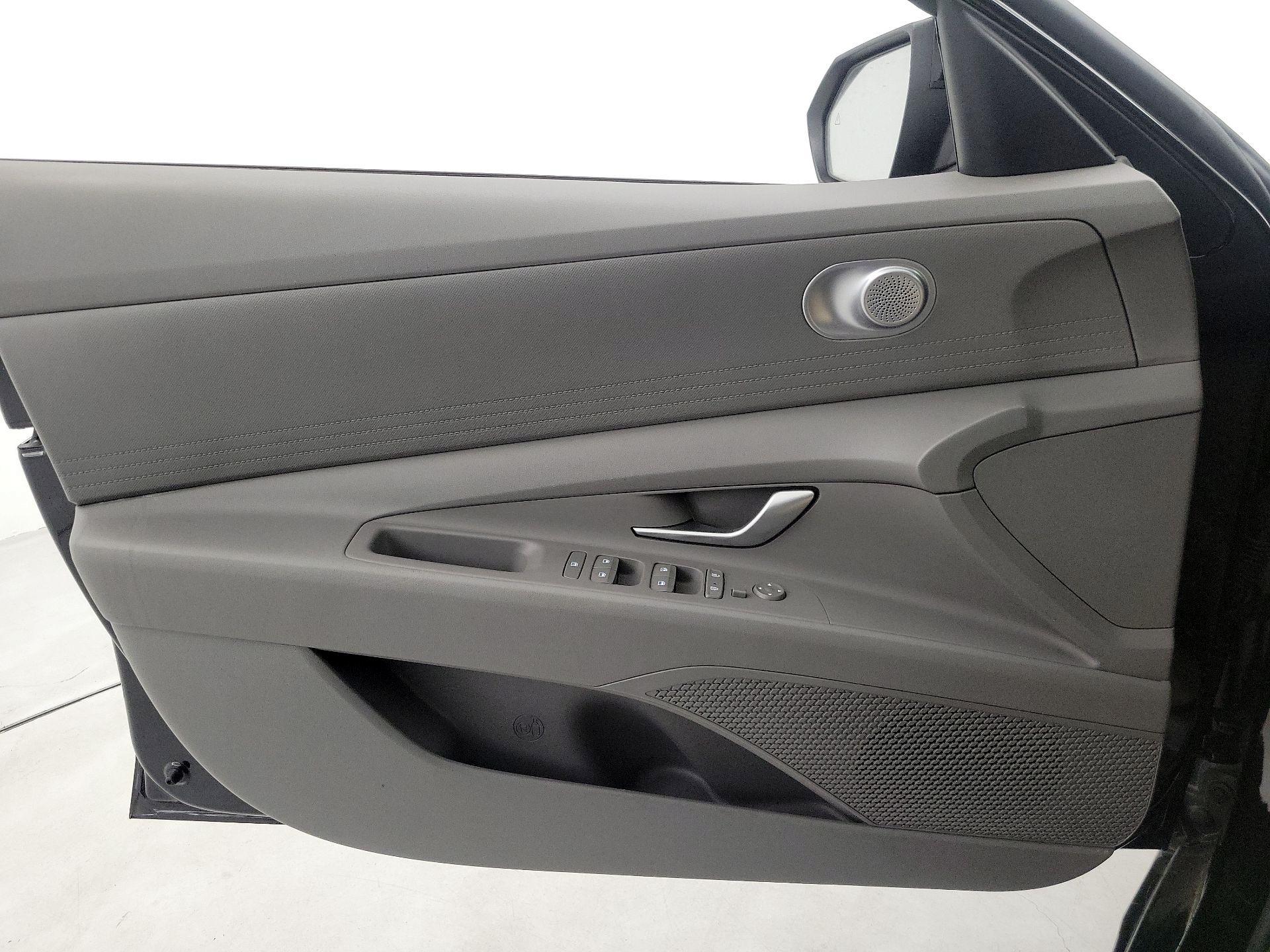 Thumbnail: 2021 Hyundai Elantra - 12