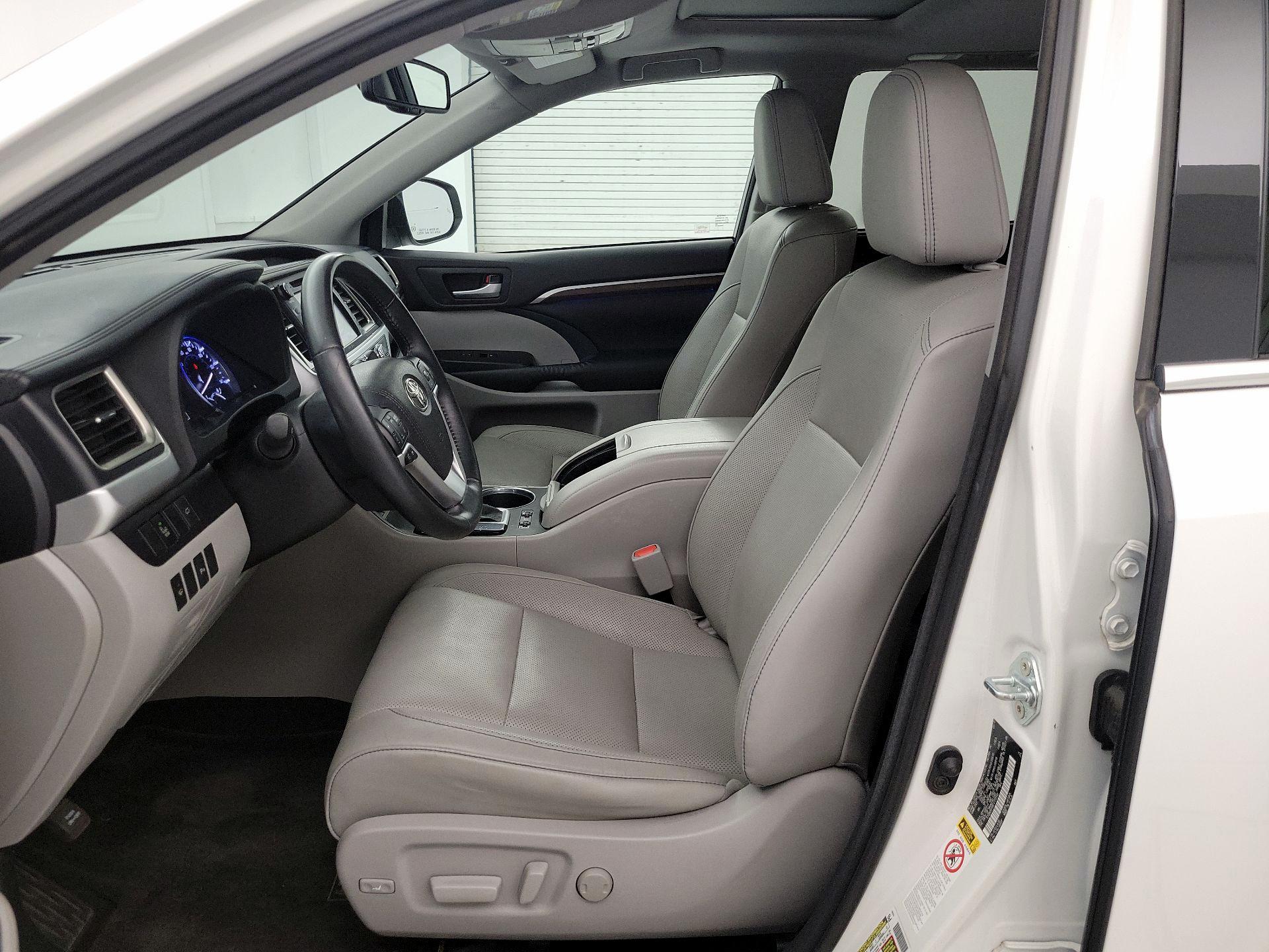 Thumbnail: 2015 Toyota Highlander - 11