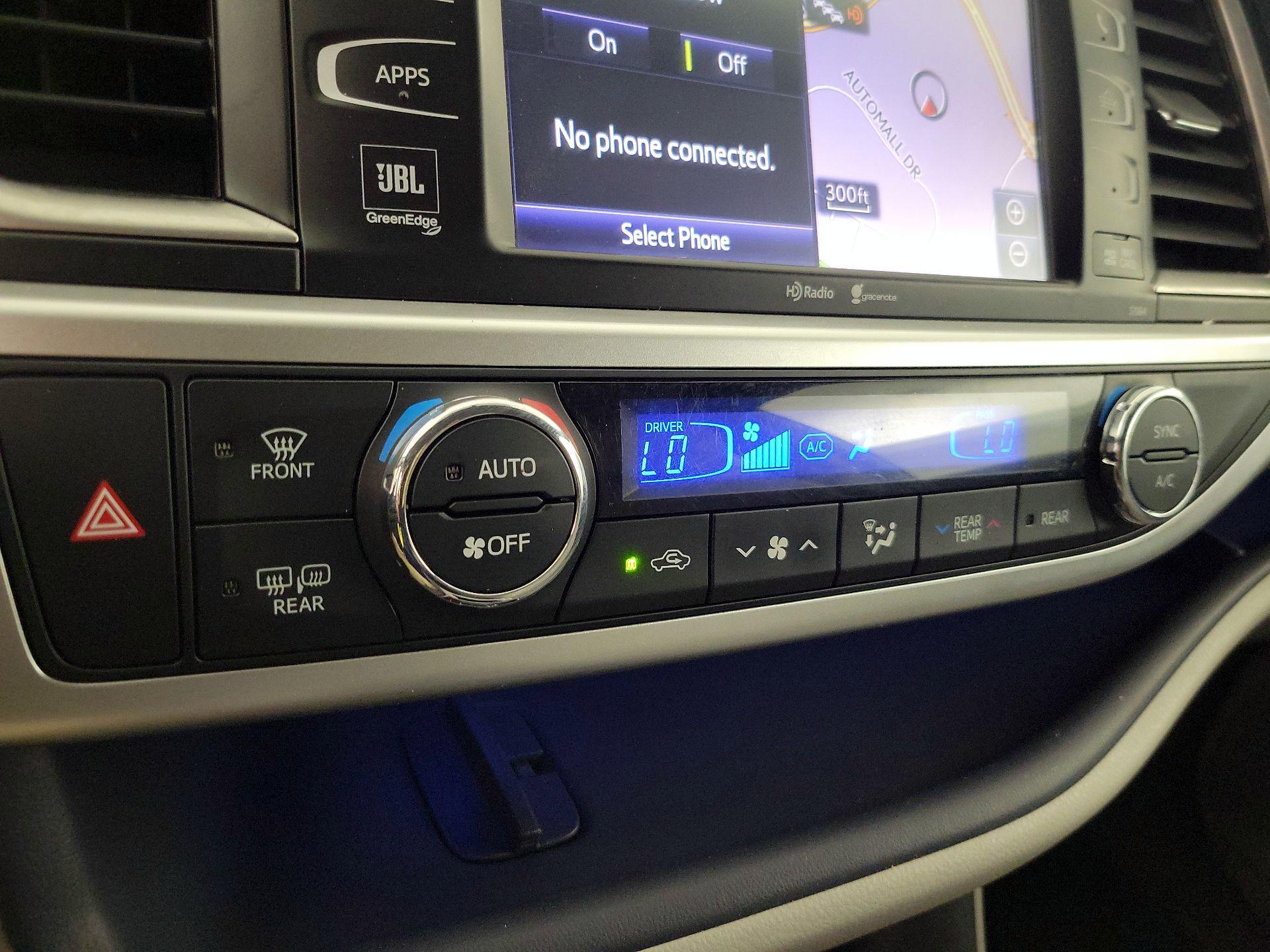 Thumbnail: 2015 Toyota Highlander - 16