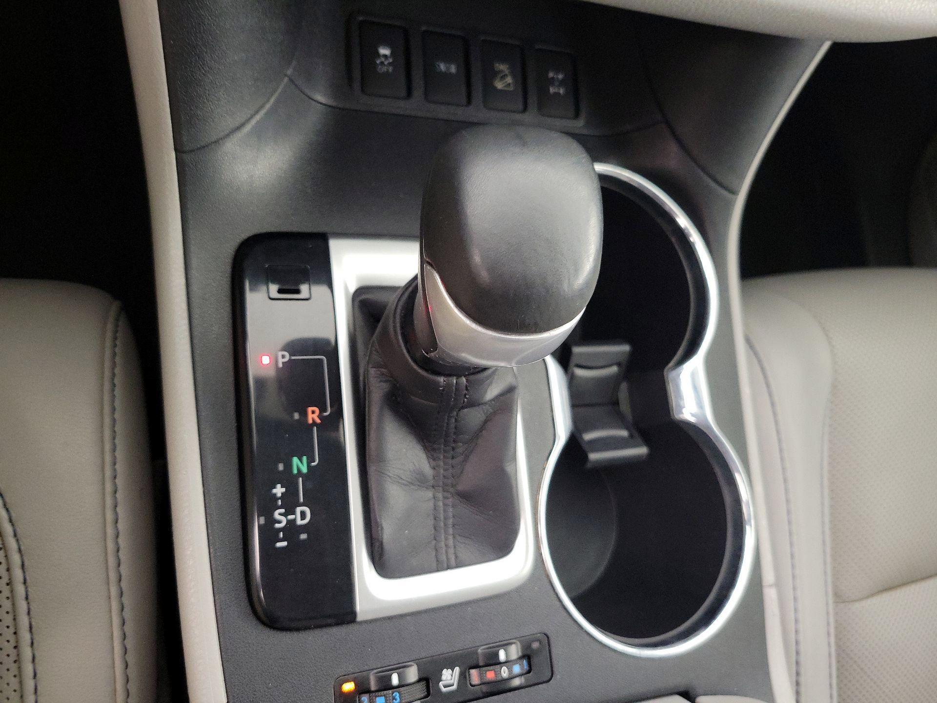 Thumbnail: 2015 Toyota Highlander - 17