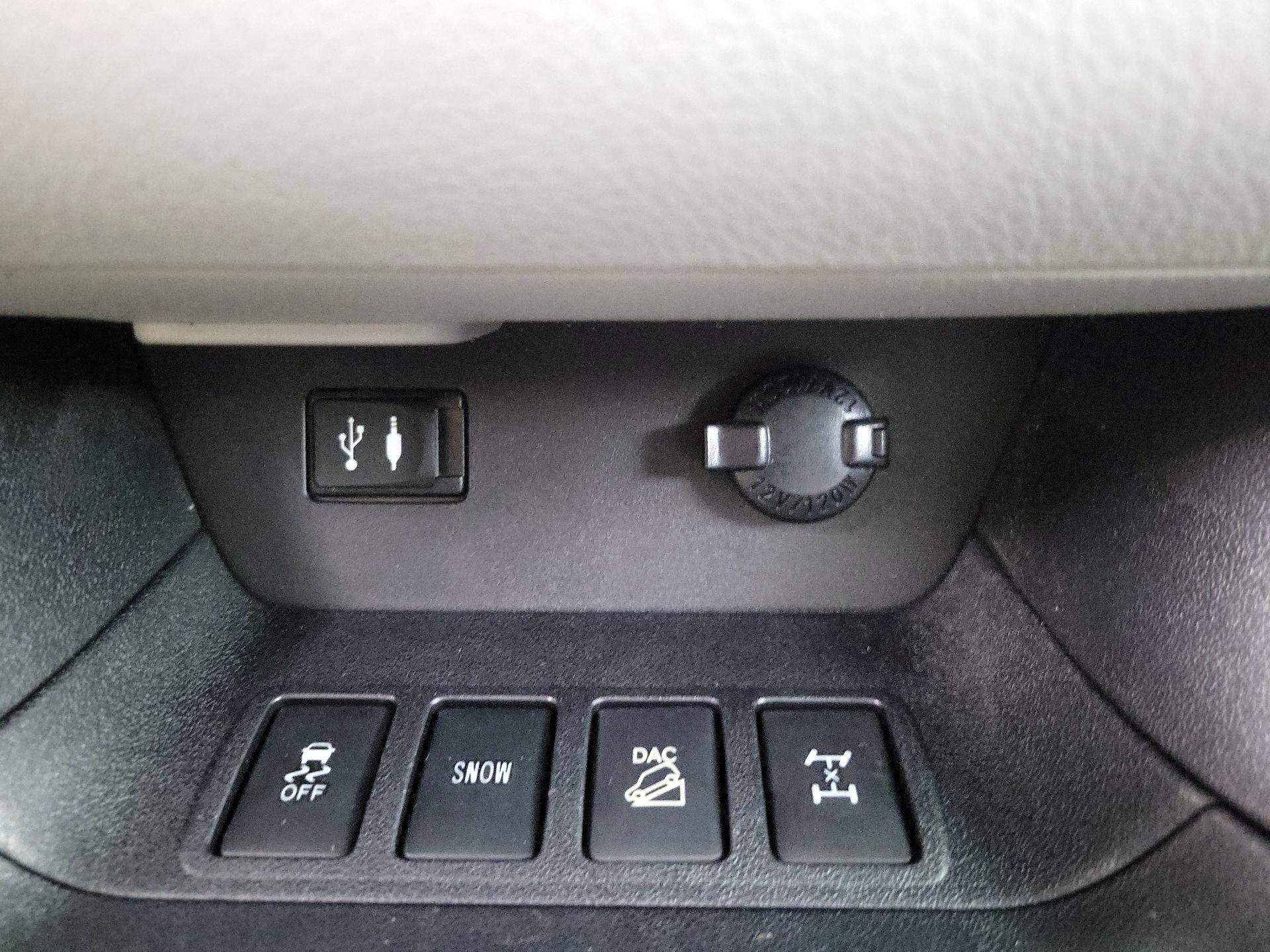 Thumbnail: 2015 Toyota Highlander - 18