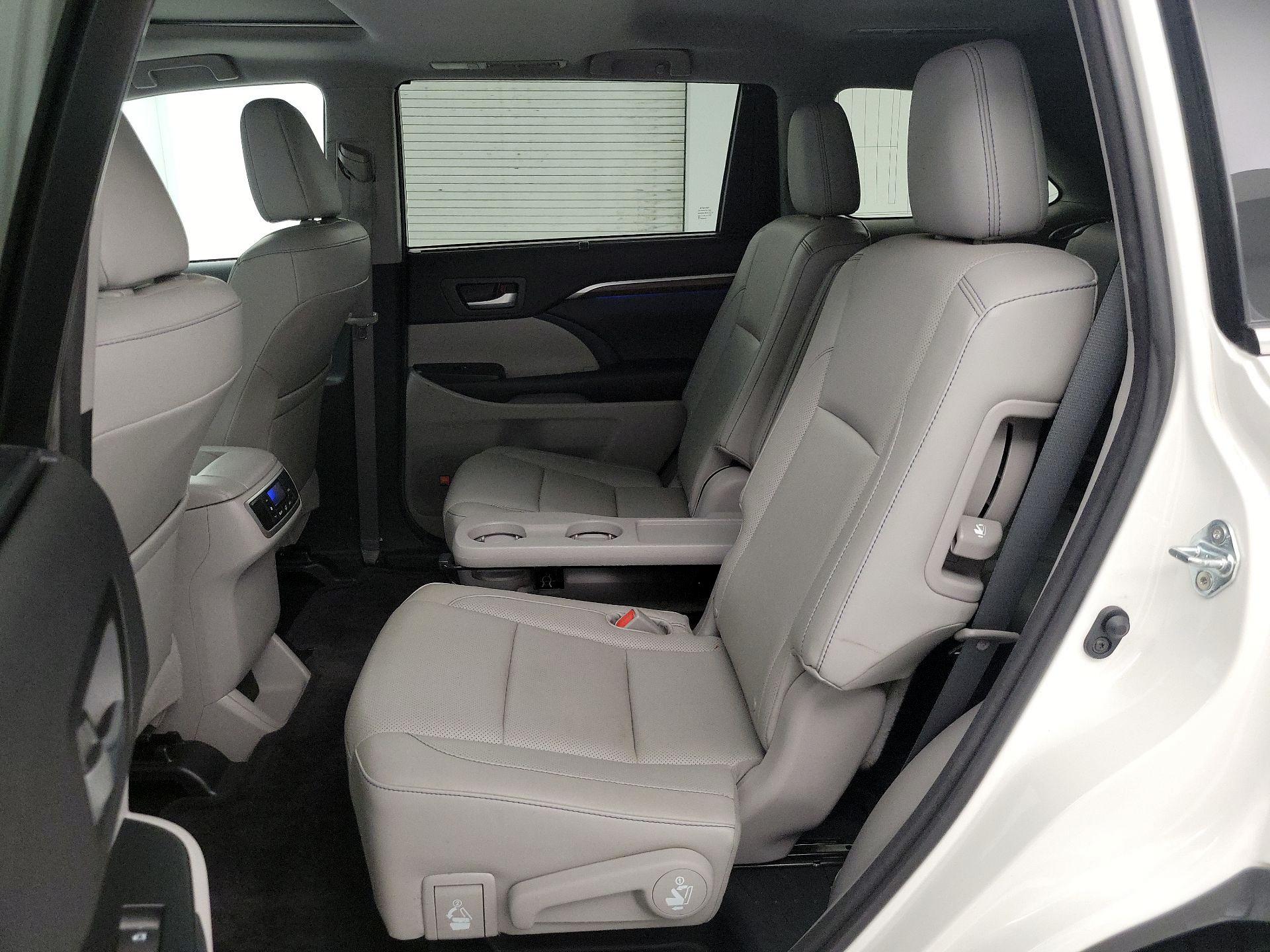 Thumbnail: 2015 Toyota Highlander - 19