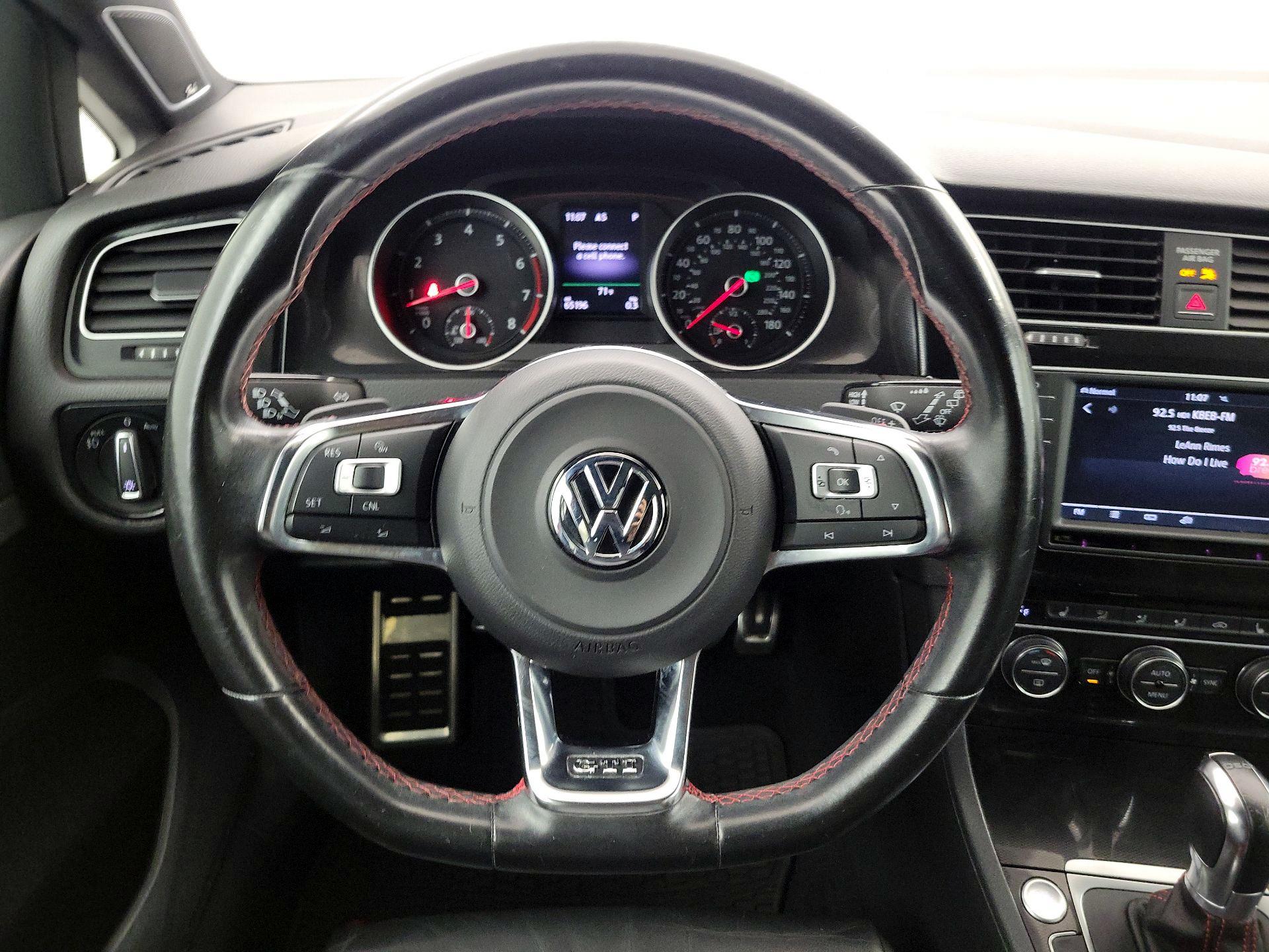 Thumbnail: 2016 Volkswagen Golf - 10