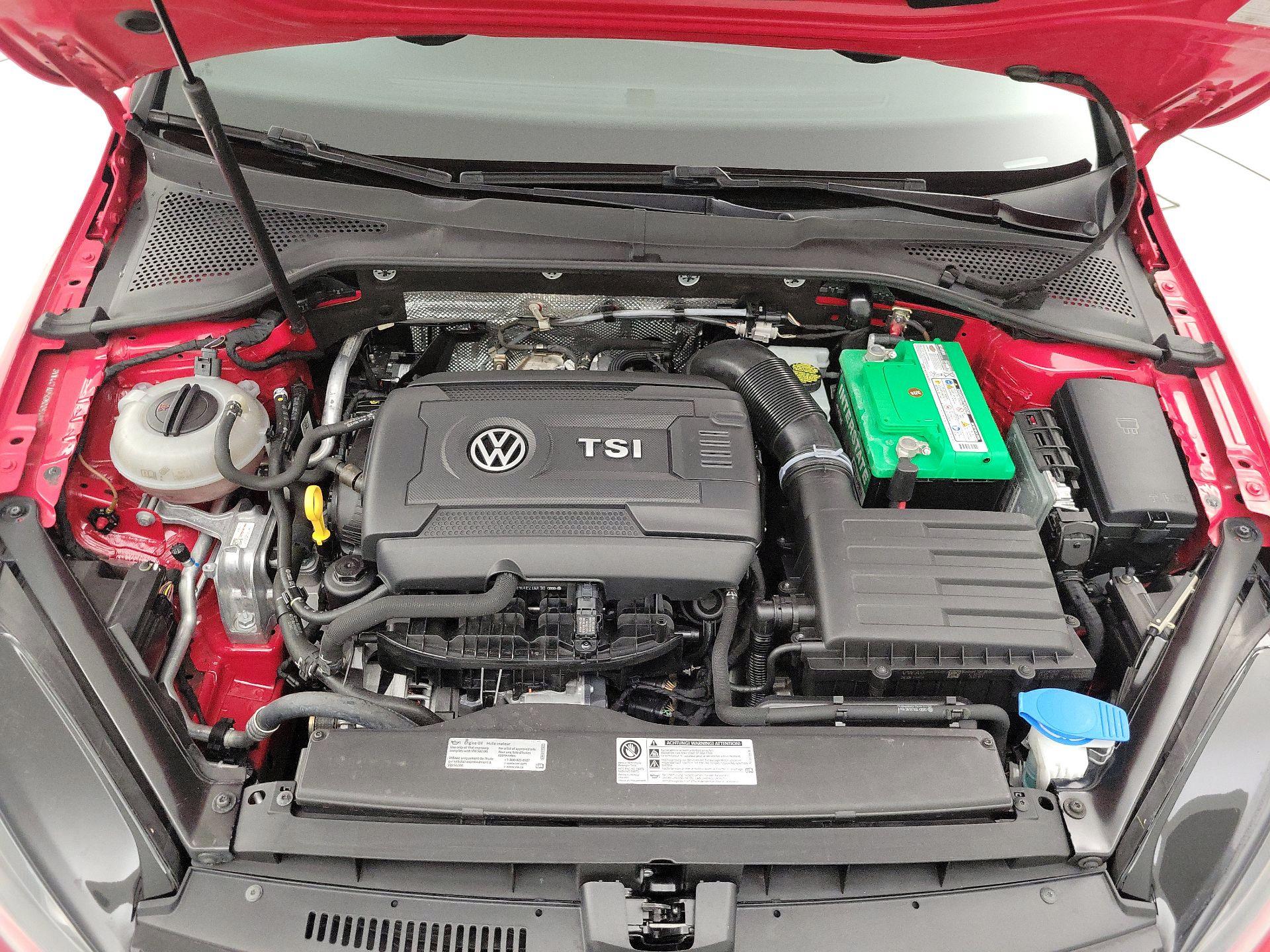 Thumbnail: 2016 Volkswagen Golf - 20
